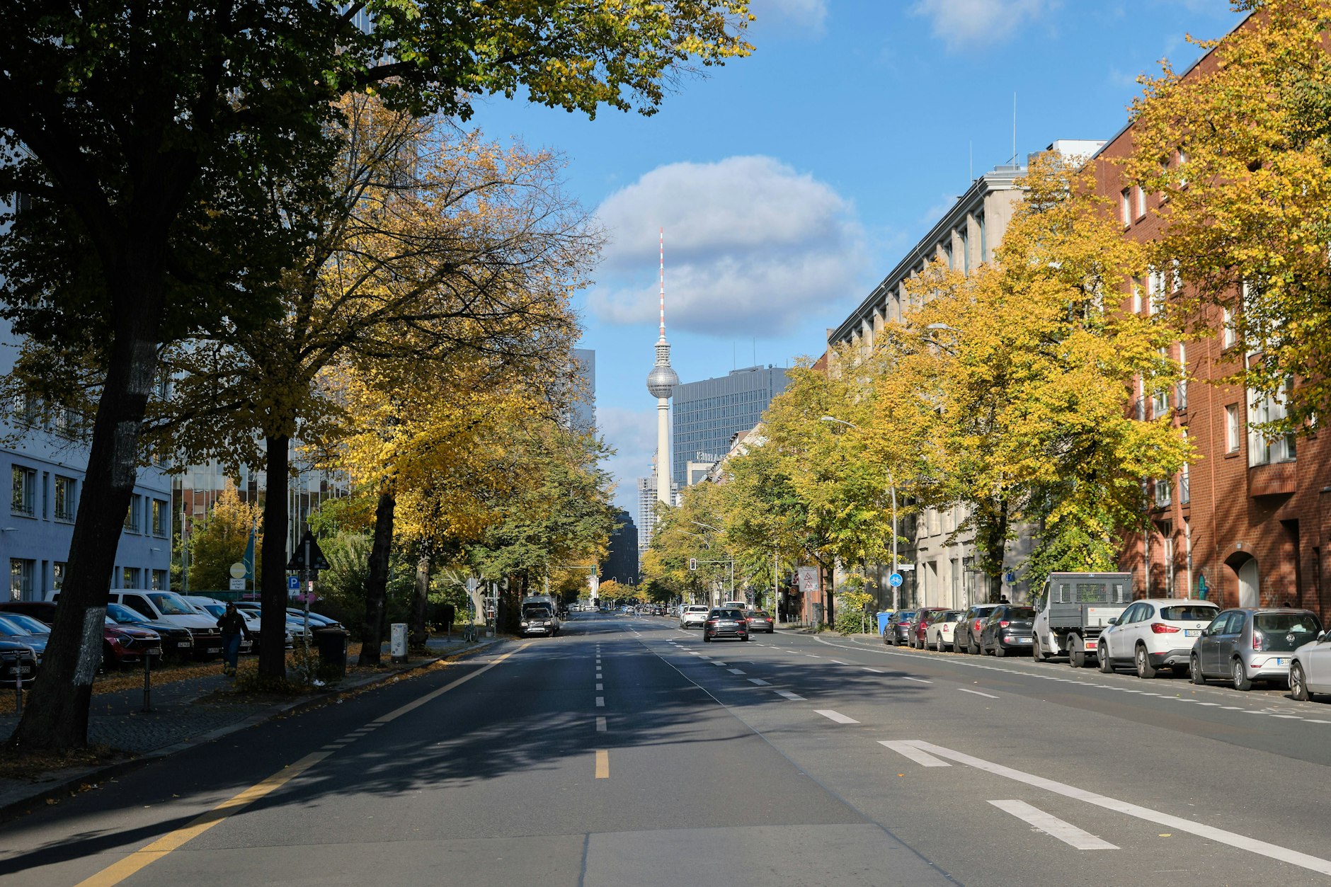 Im Westteil Berlins hat man eine Super-Sicht auf den Fernsehturm am Alexanderplatz.