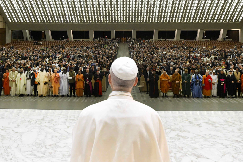Papst Leo XIV. zum 60-jährigen Nostra Aetate mit Gläubigen verschiedener Konfessionen