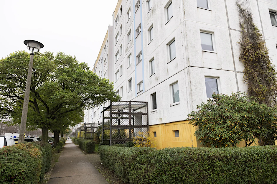 In diesem Plattenbau soll sich ein Verbrechen zugetragen haben.