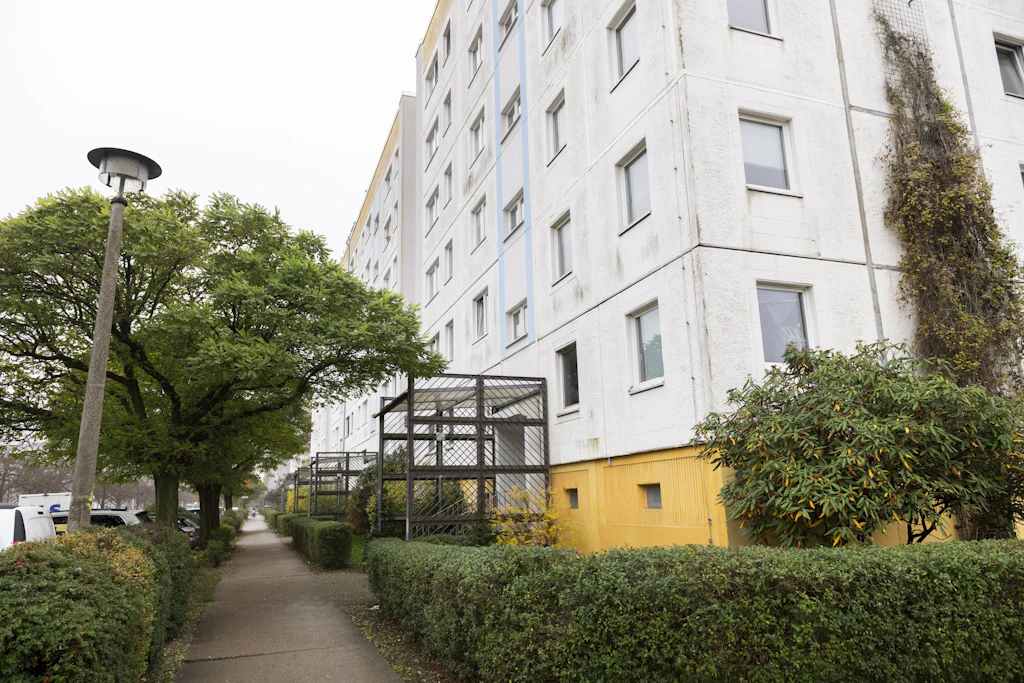 In diesem Plattenbau soll sich ein Verbrechen zugetragen haben.