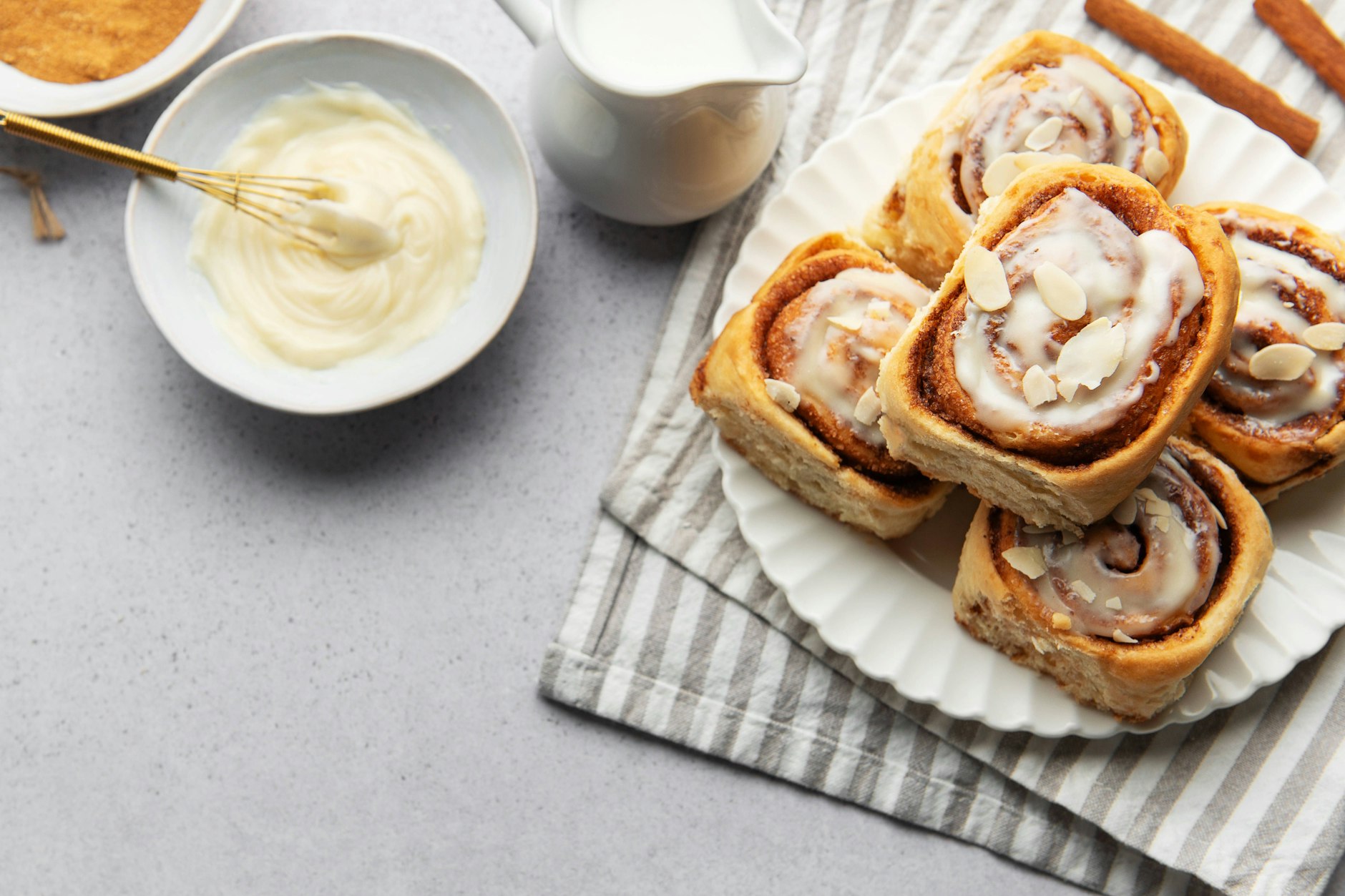 Fluffig-köstliche Zimtschnecken ganz einfach selber backen! Hier das Rezept
