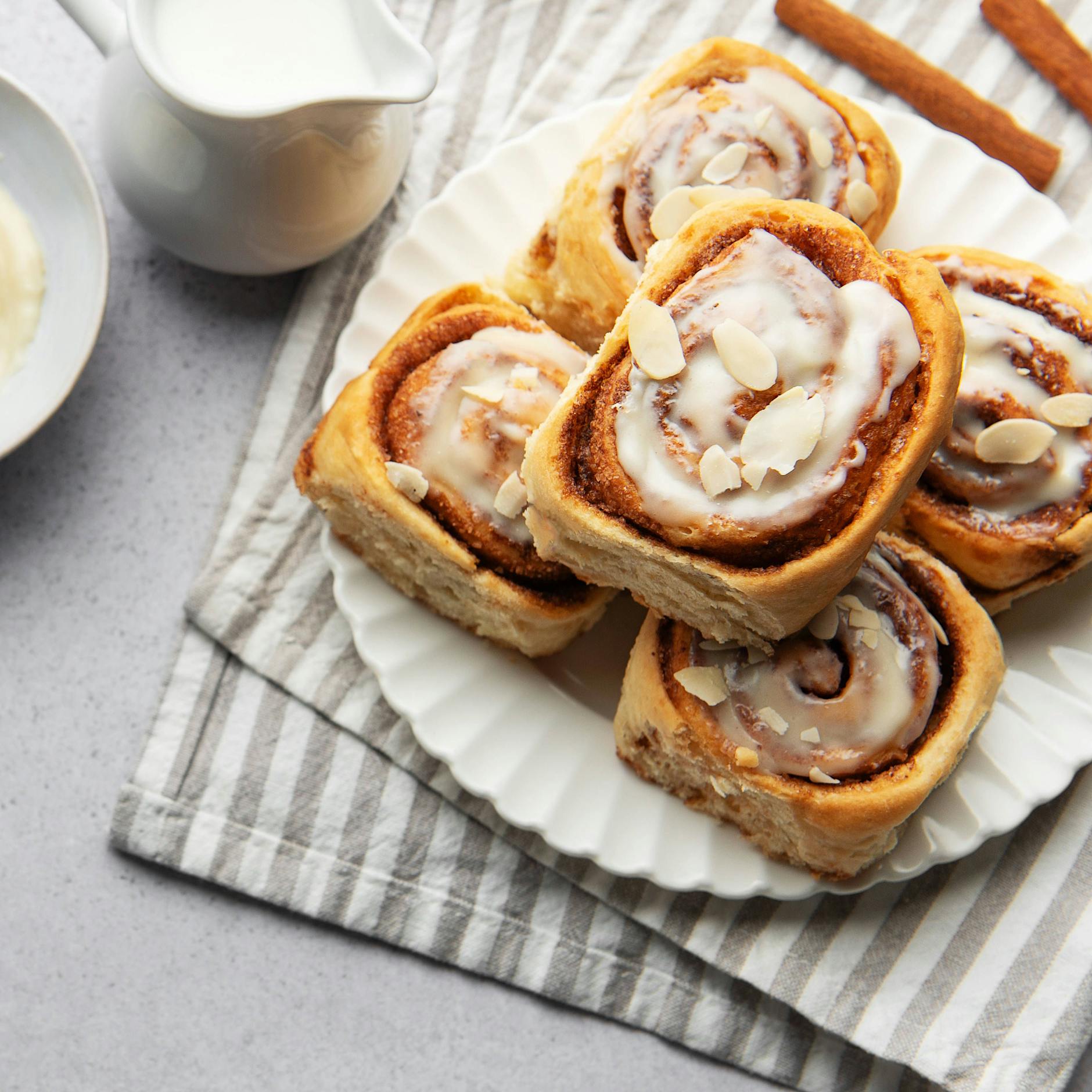 Fluffig-köstliche Zimtschnecken ganz einfach selber backen! Hier das Rezept