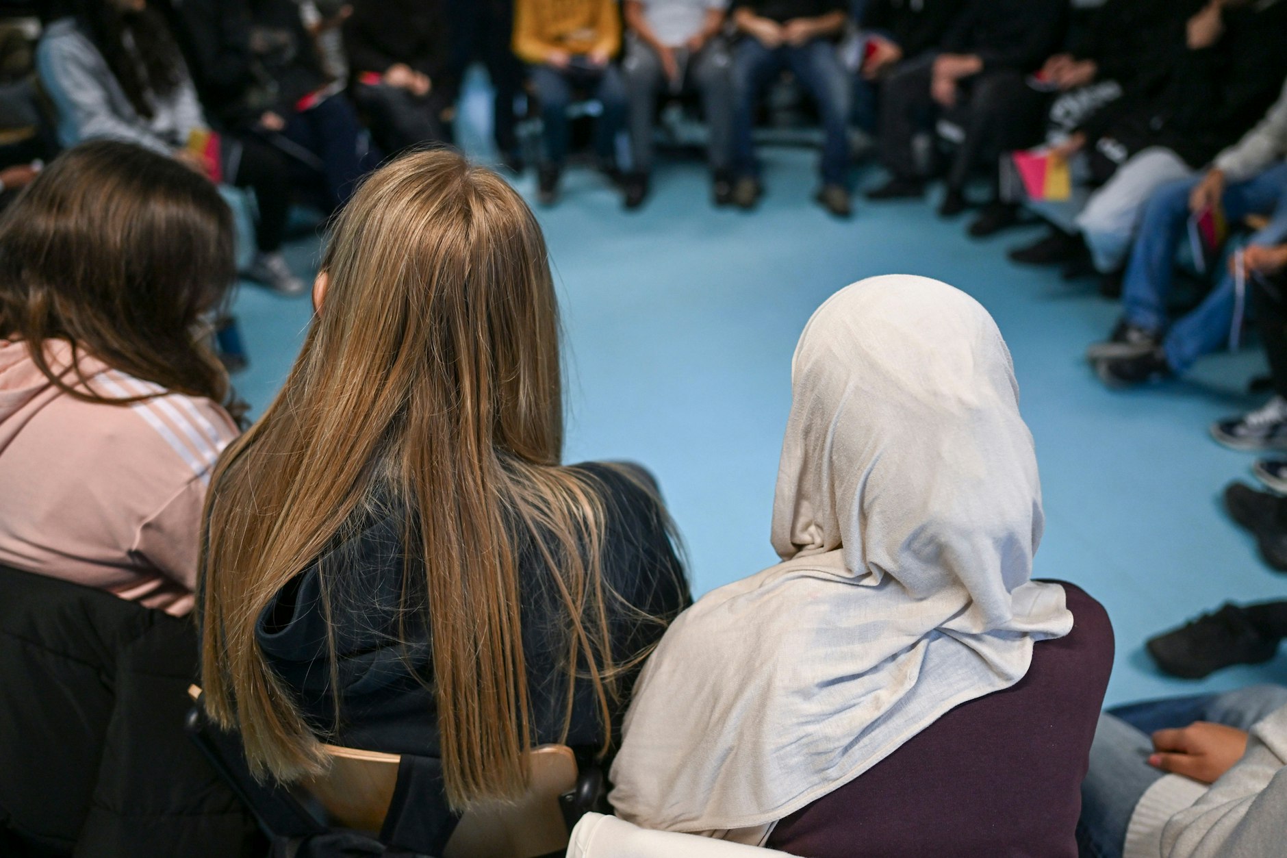 Schüler diskutieren in einem Workshop an der Friedrich-Bergius-Schule über Werte, die ihnen wichtig sind.