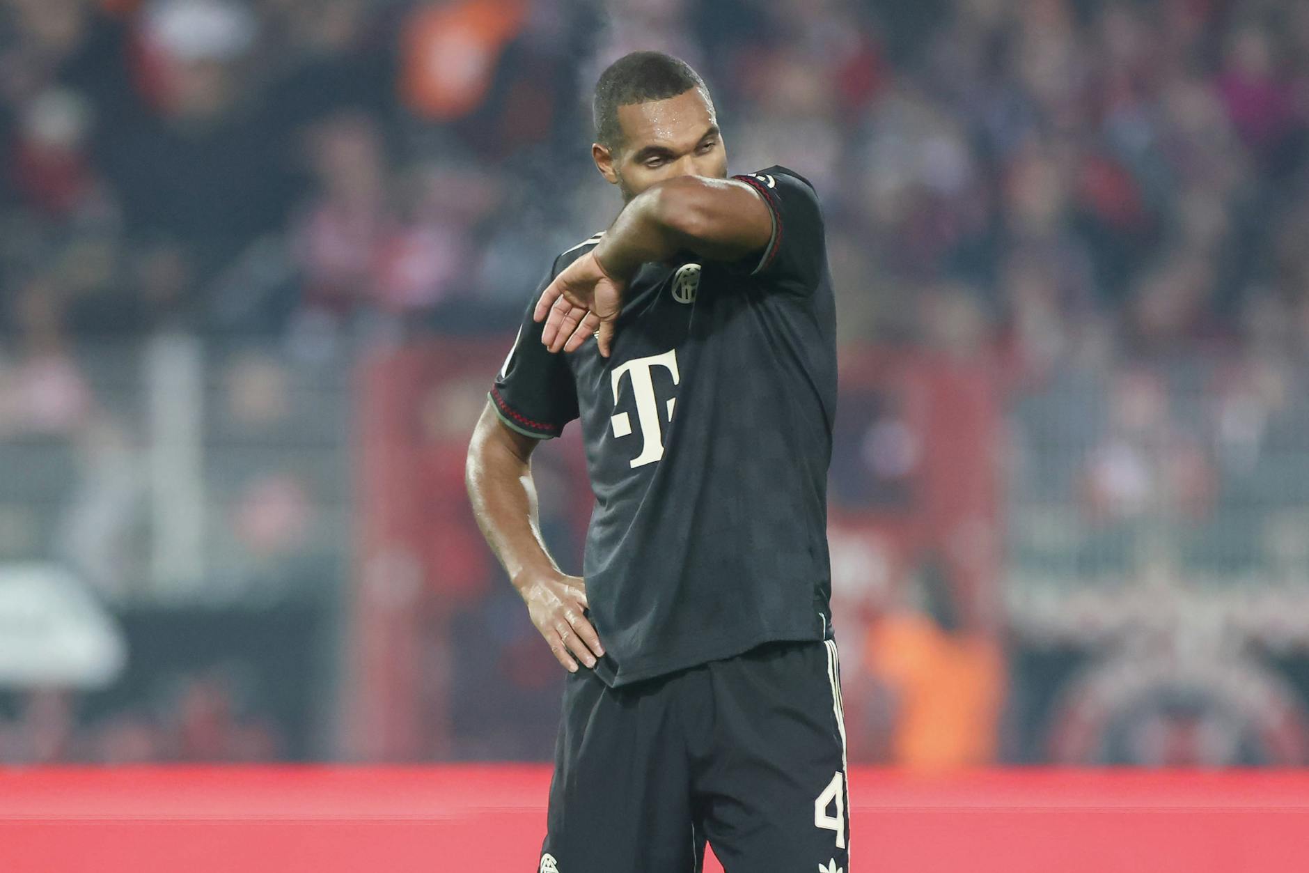 Jonathan Tah vom FC Bayern wurde von den meisten Fans des 1. FC Union in Köpenick über die gesamte Spielzeit hinweg ausgepfiffen.