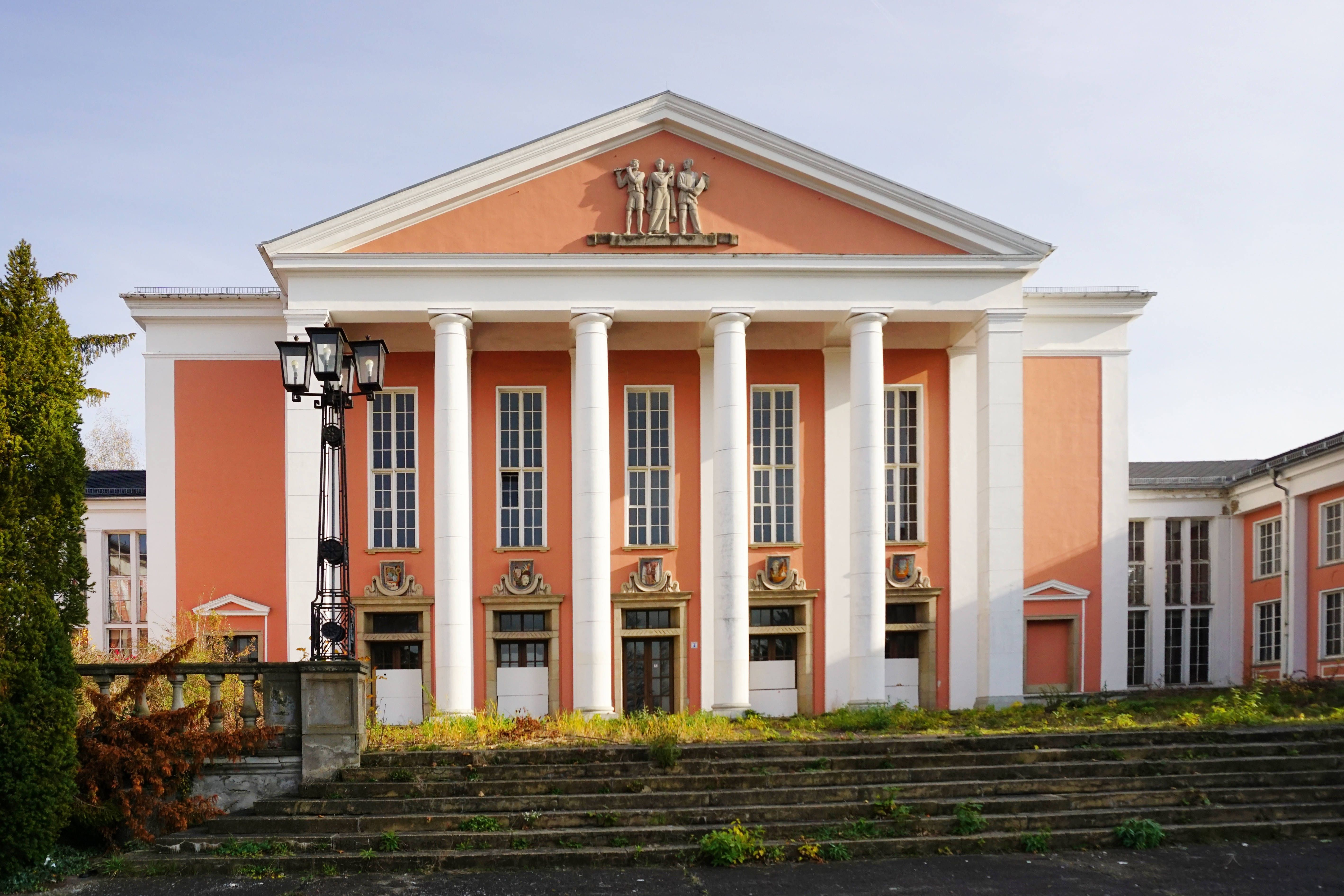 Image - Vergessener DDR-Palast steht noch – 310 km von Berlin