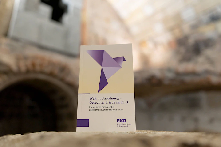 Veroeffentlichung der Friedensdenkschrift des Rates der Evangelischen Kirche in Deutschland.