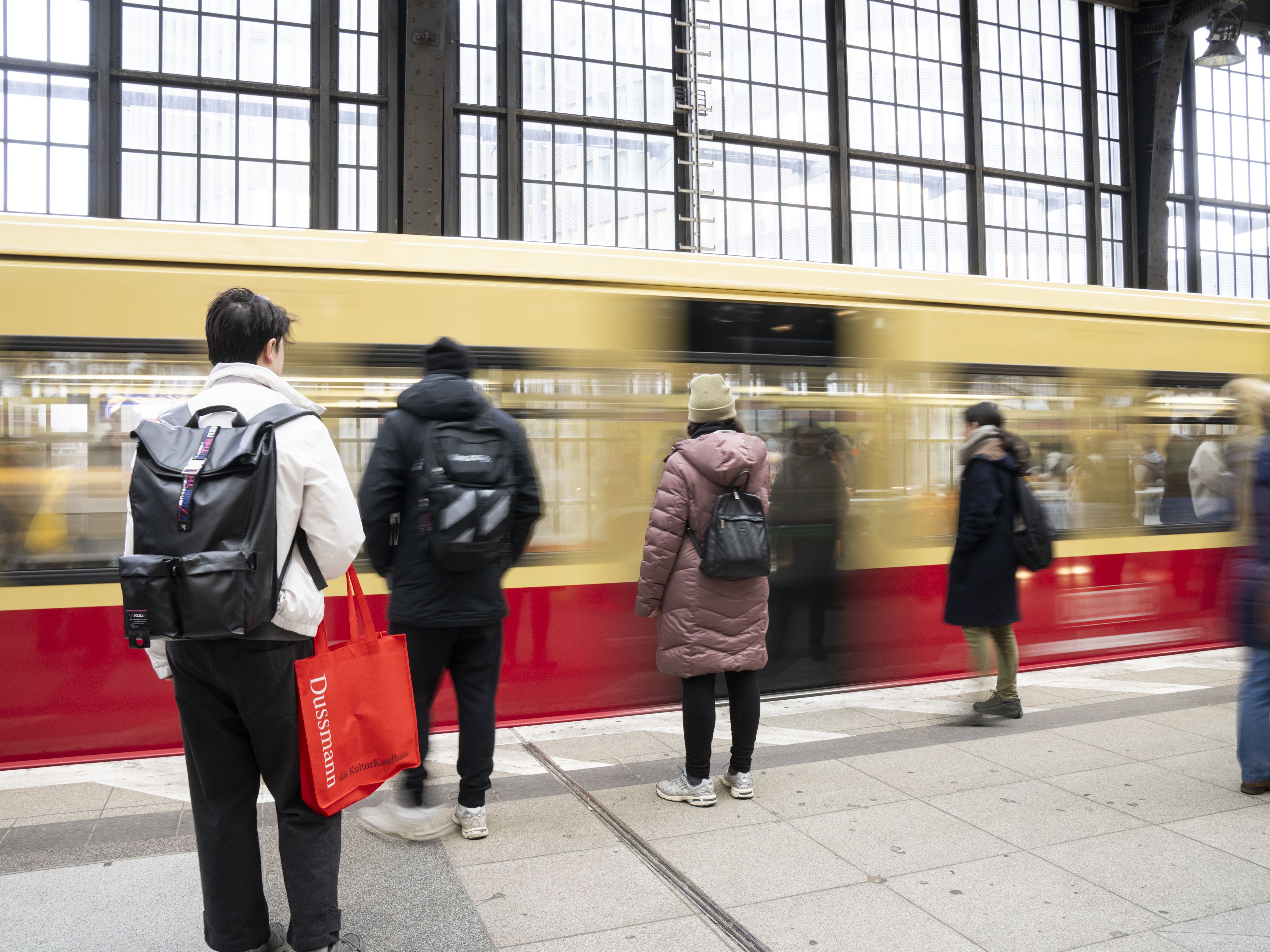Berliner S-Bahn: Warum die störanfällige Stellwerkstechnik auf der Stadtbahn früher erneuert wird