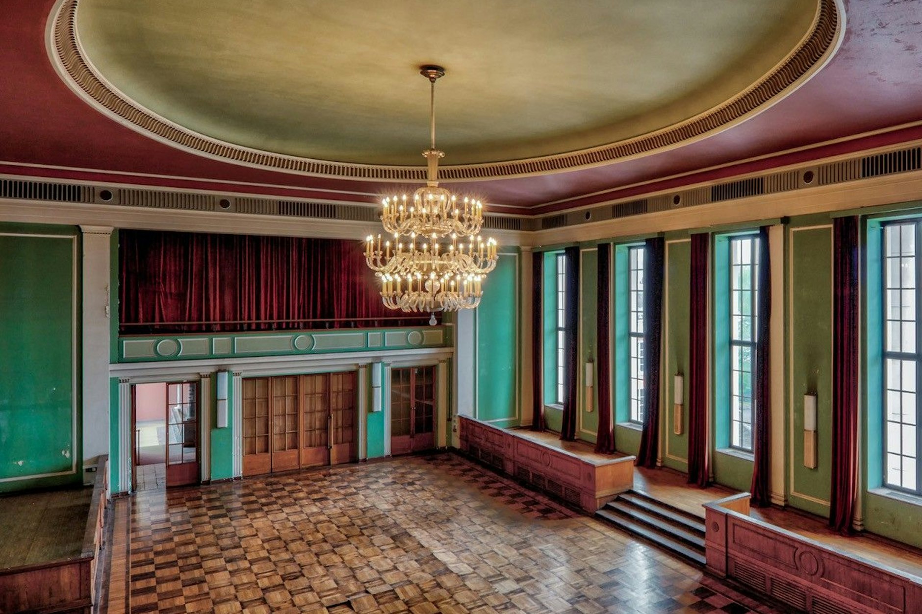 Der vergessene Palast der Republik: Blick in das prachtvolle Foyer des Kulturpalastes.