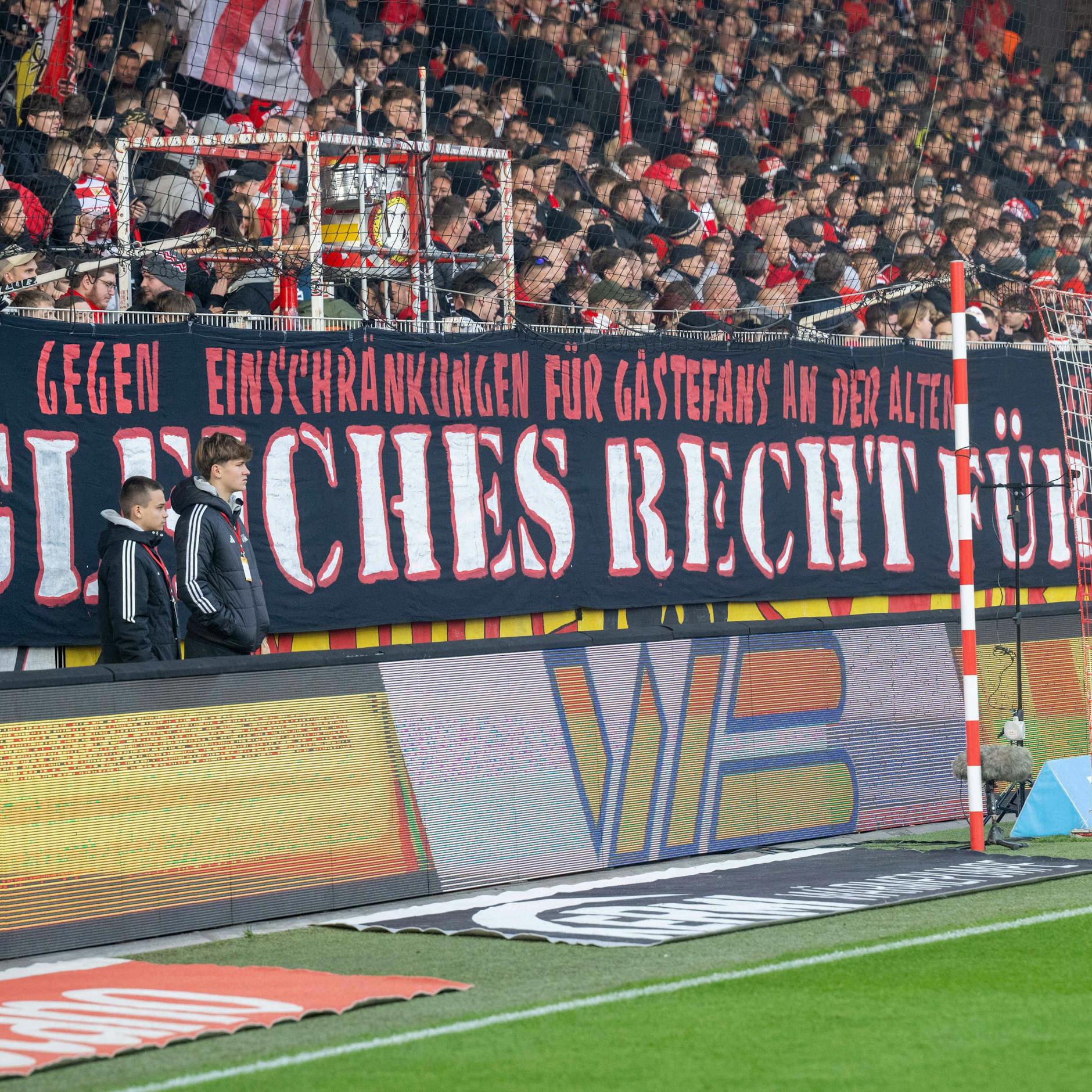 Image - Nach Stasi-Banner: Union- und Bayern-Fans plötzlich vereint!