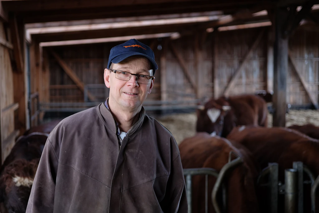 Reinhard Jung vom Bauernbund Brandenburg fordert, dass sich „der Boden in der Hand ortsansässiger selbständiger Landwirte befindet, damit die Gewinne in der Region bleiben.“