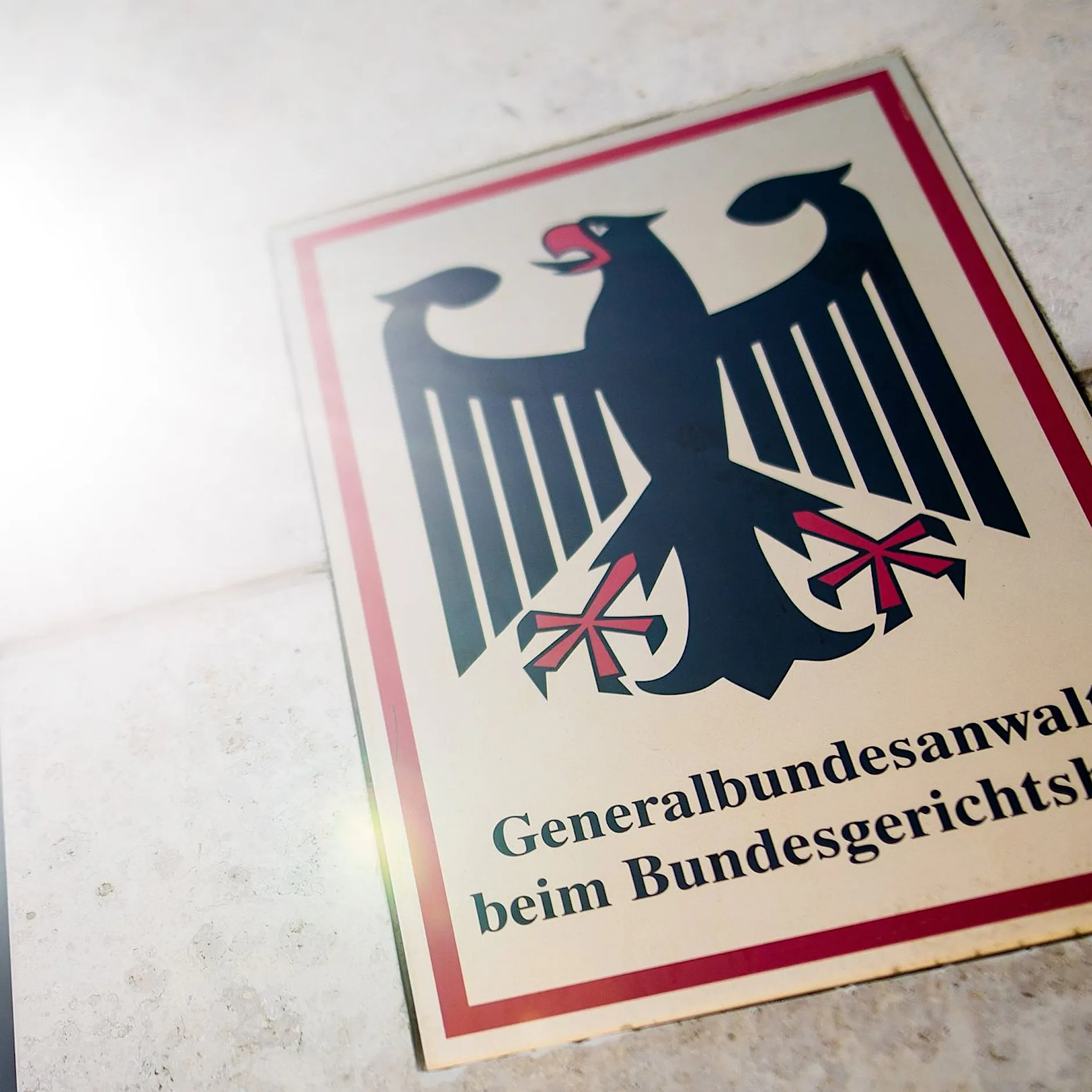 Aufrufe zu Anschlägen auf Politiker: Tatverdächtiger muss in Untersuchungshaft