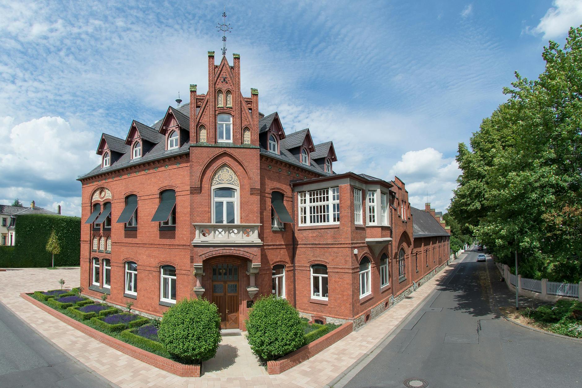 Malerisch: die Sektmanufaktur Schloss Vaux in Eltville.