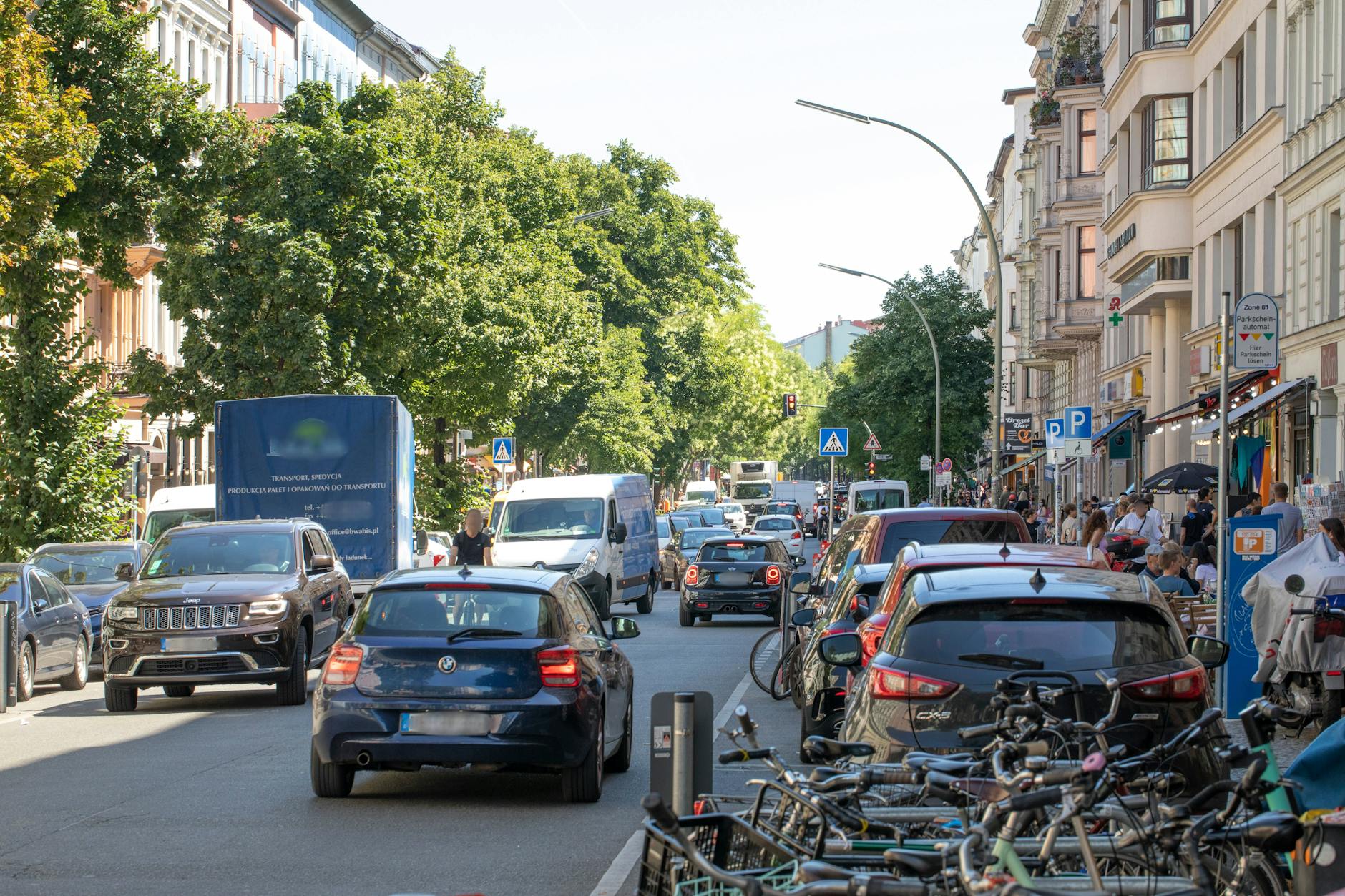 In Berliner Kiezen einen Parkplatz zu finden, wird immer schwerer.