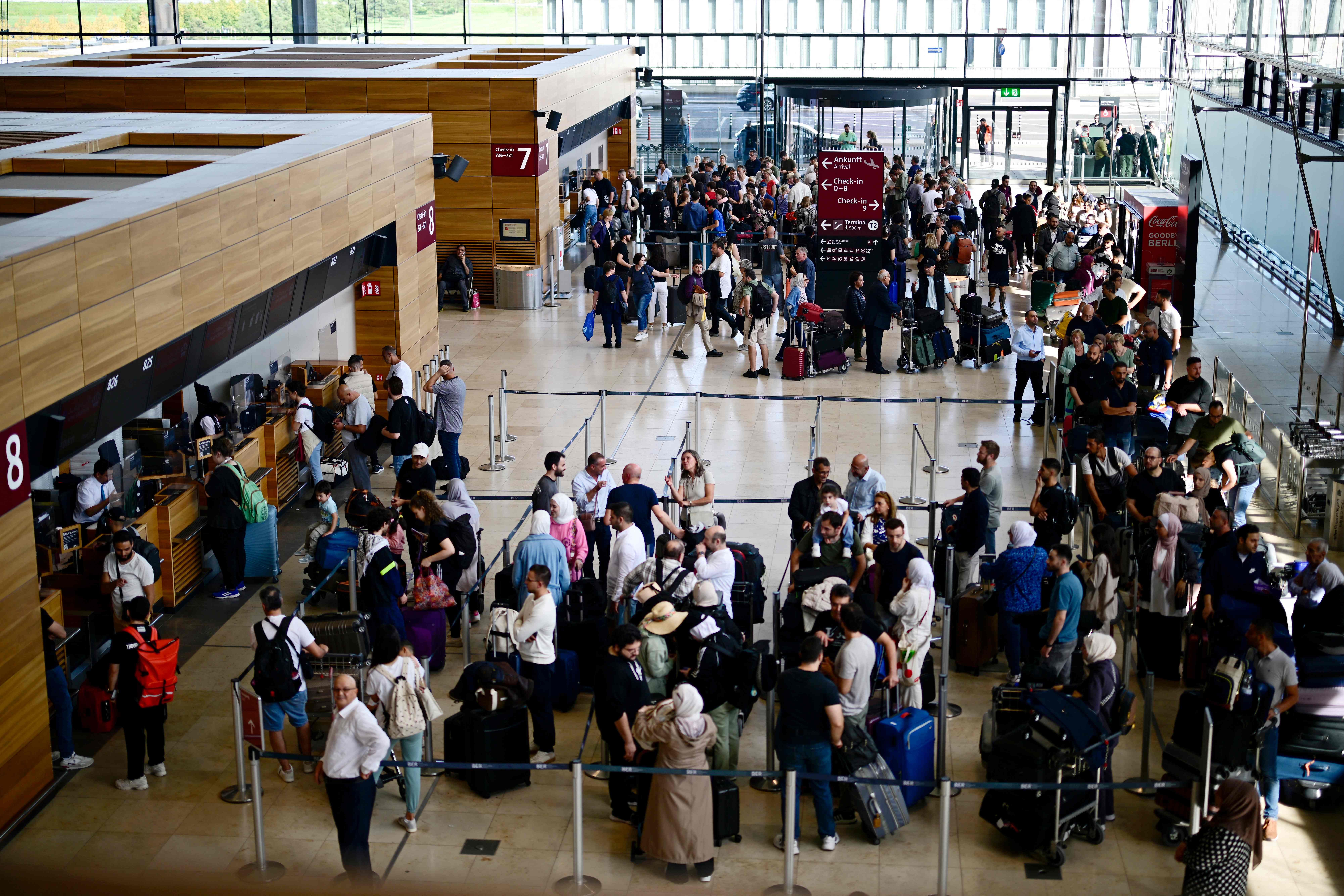 „Ohnmacht macht sich breit“ – Berliner packen aus über ihre schlimmsten Flughafen-Erlebnisse