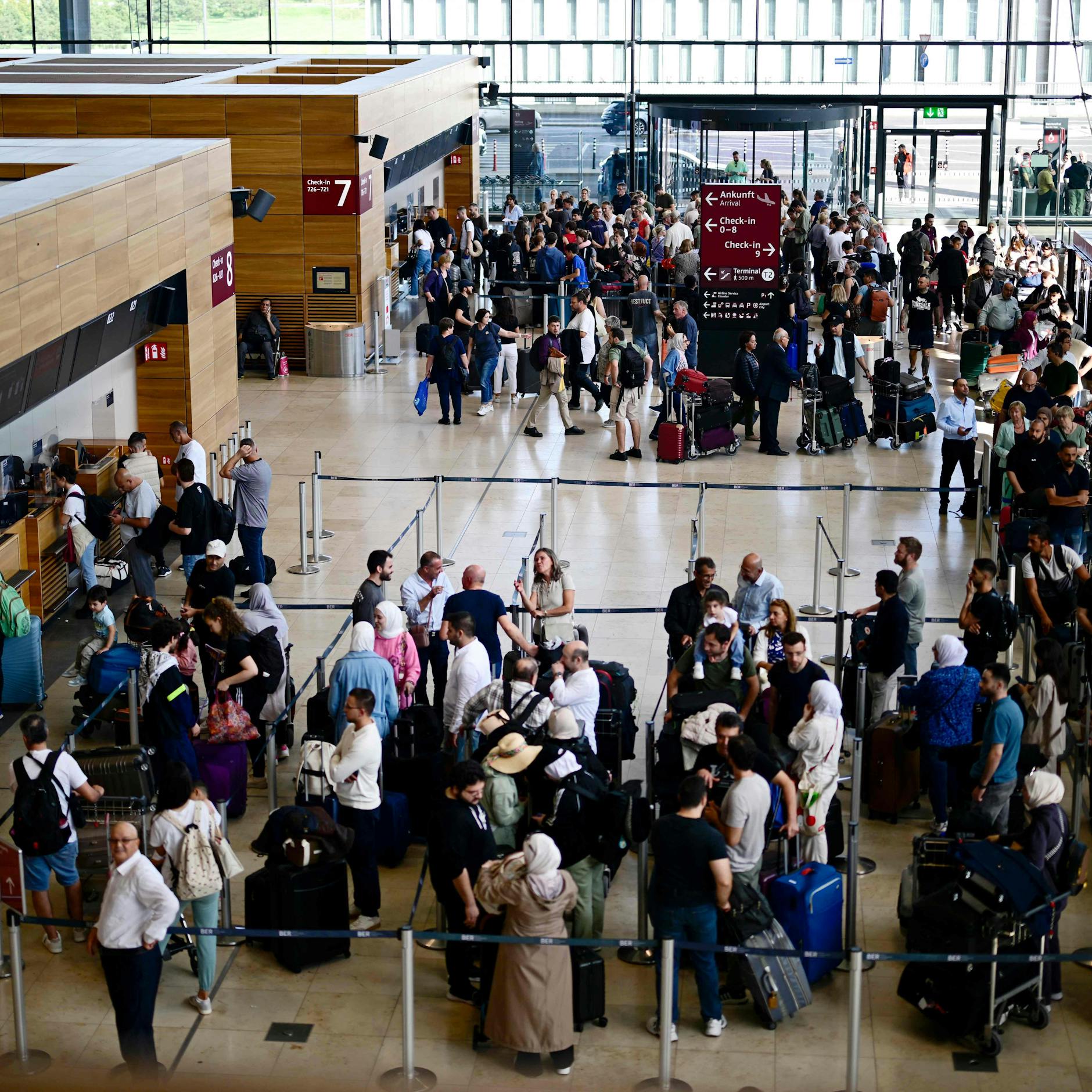Image - „Ohnmacht macht sich breit“ – Berliner packen aus über ihre schlimmsten Flughafen-Erlebnisse