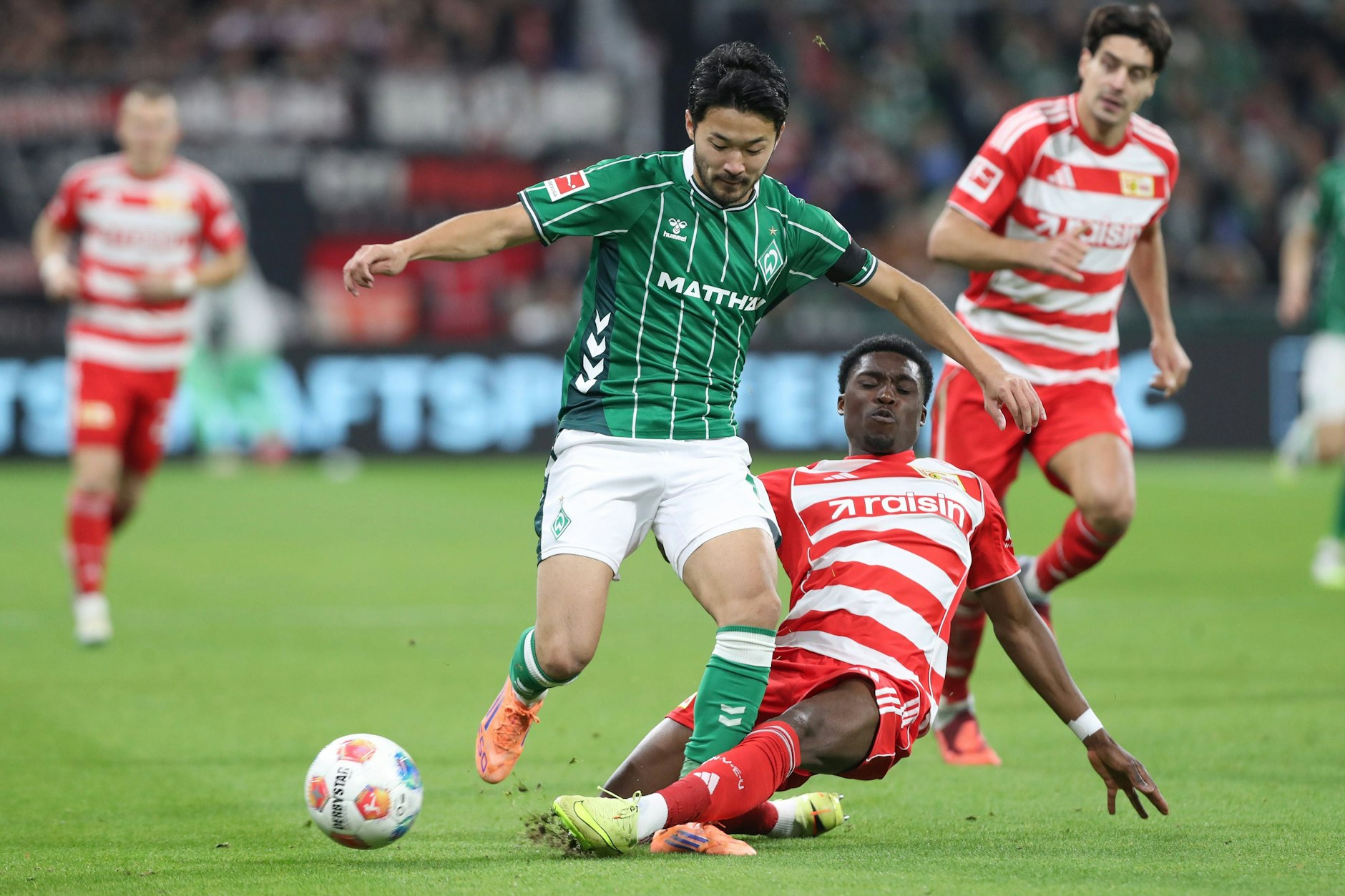 Engagiert: Derrick Köhn (r.), hier bei einer Grätsche, hat sich ins Nationalteam Ghanas gespielt.