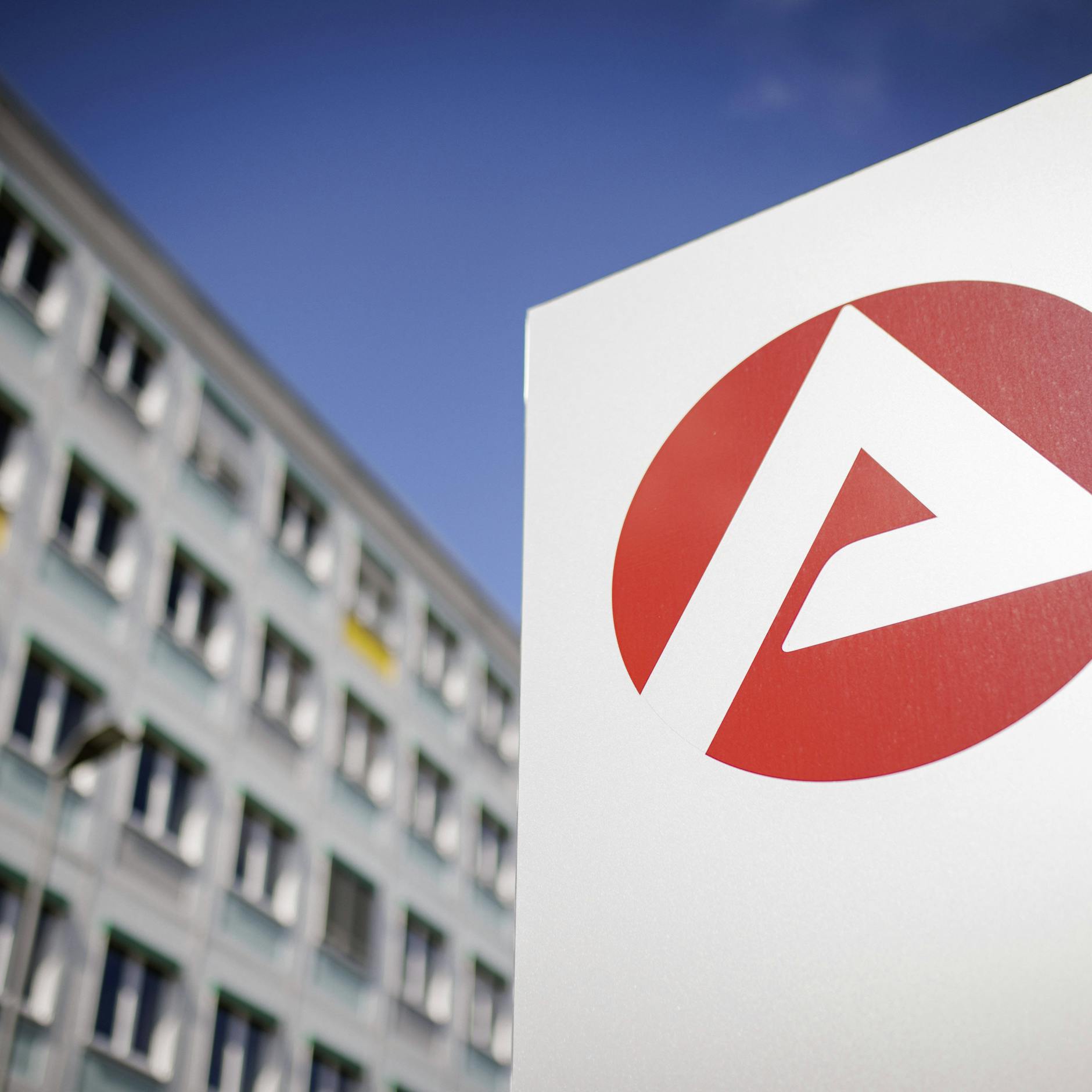 Image - Milliardenloch bei der Arbeitsagentur: Forscher zerlegen Merz’ Sozialstaats-Mythos