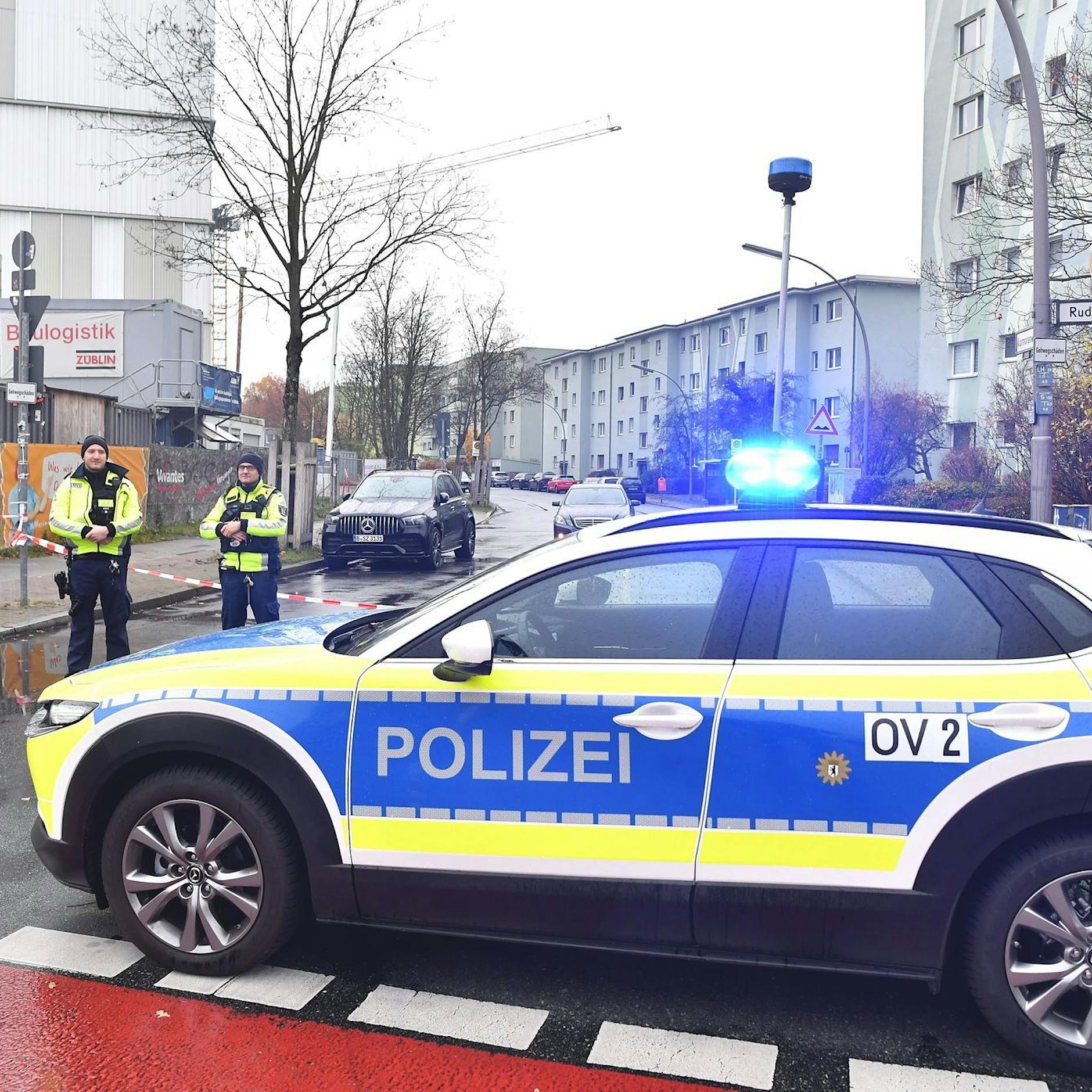 Explosion in Neukölln: Klinikfenster durch Knall zerstört