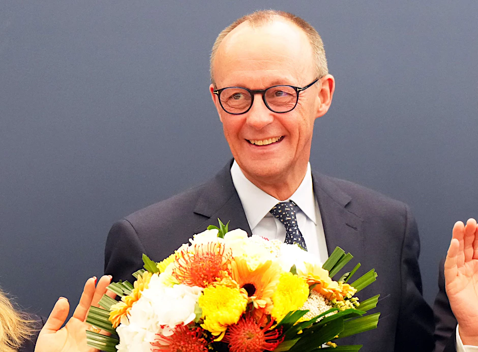 Auch heute wird es Blumen geben. Friedrich Merz nach dem Wahlsieg im Februar.