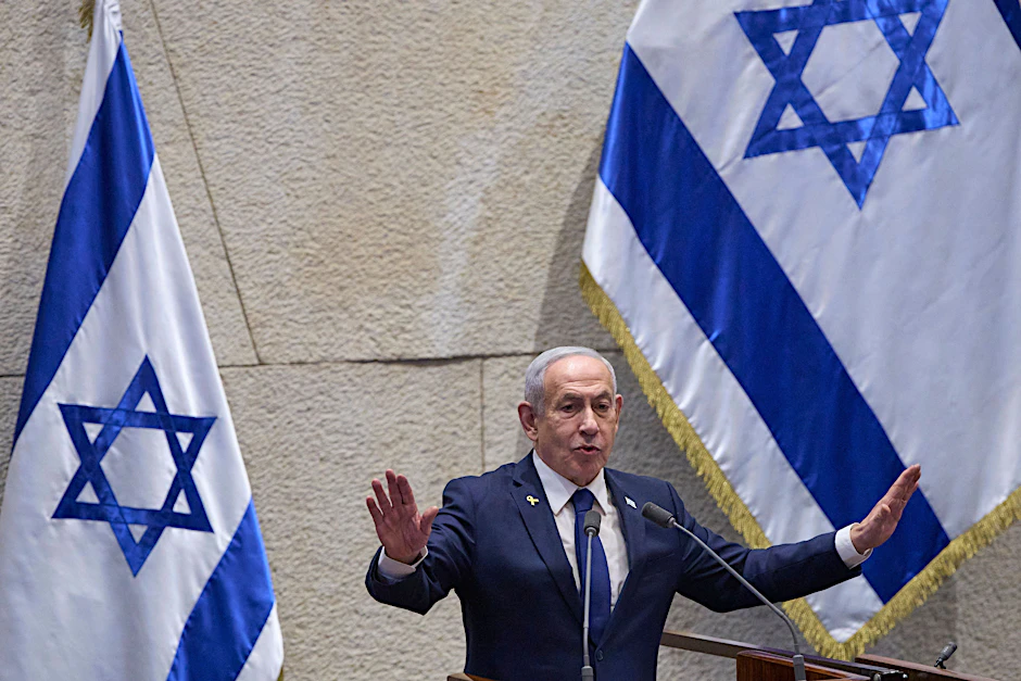 Israels Ministerpräsident Benjamin Netanjahu spricht vor Abgeordneten in der Knesset, dem israelischen Parlament.