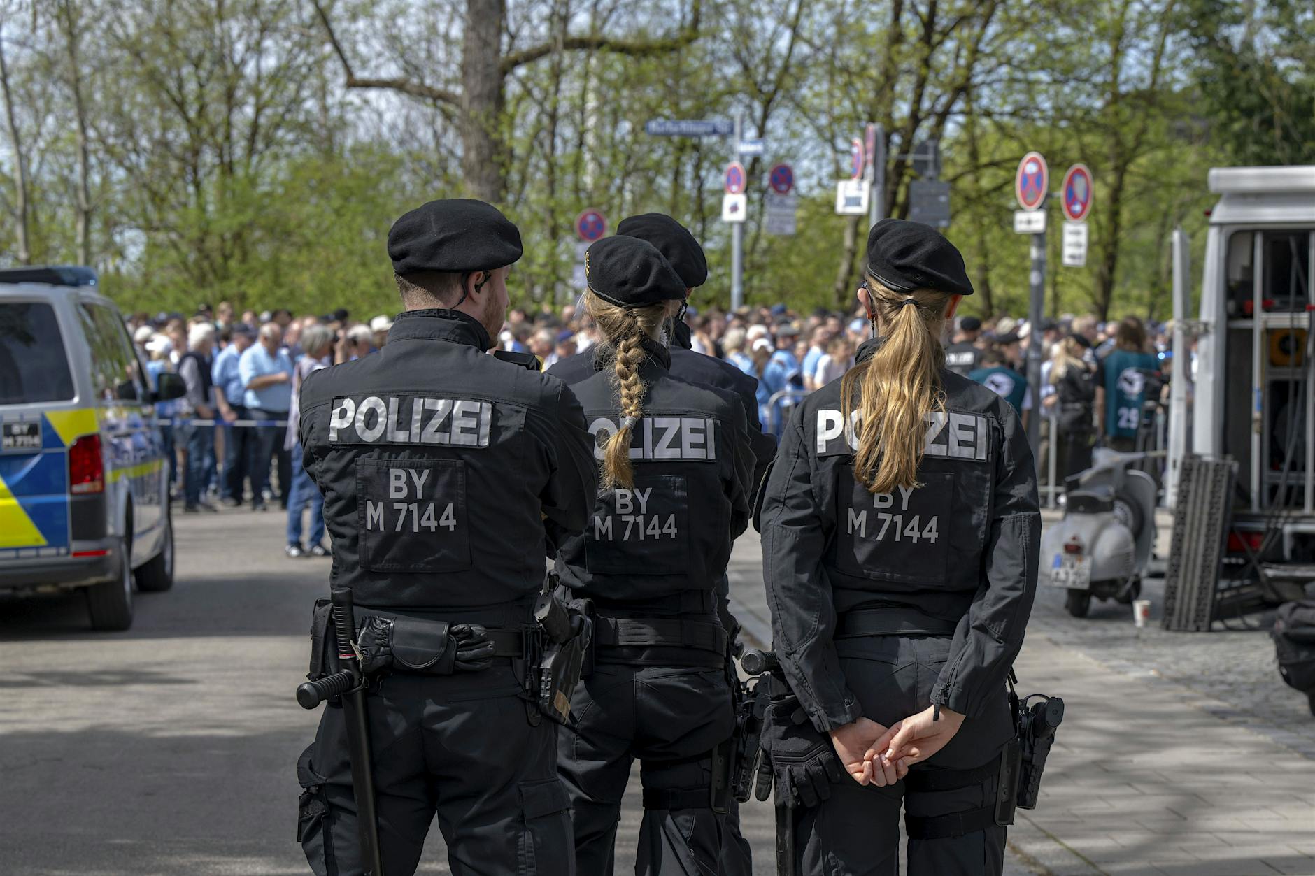 Polizist wird Frau – jetzt droht ihr der Rauswurf!