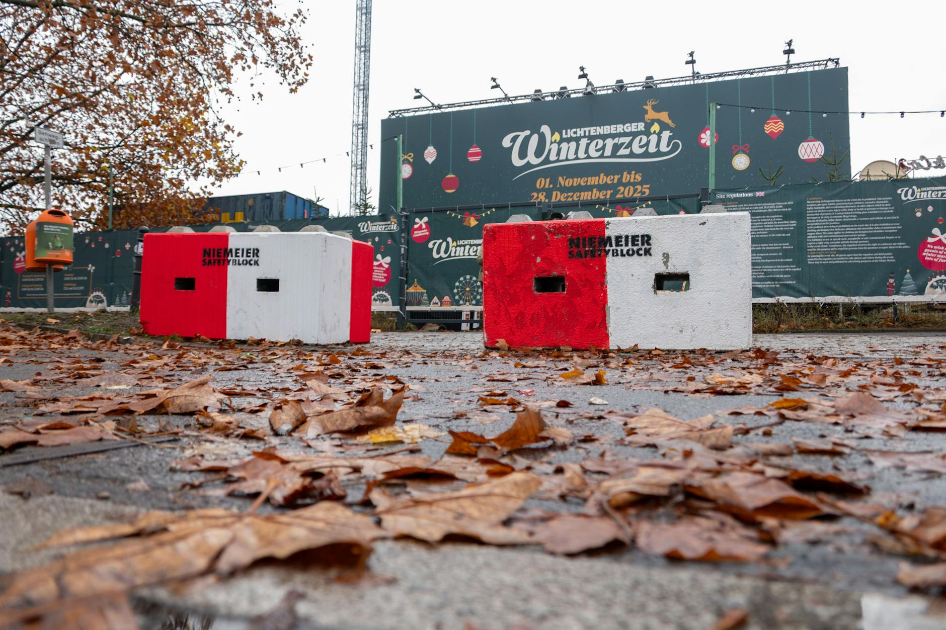 Diese Betonpoller kann man inzwischen unkompliziert mieten.