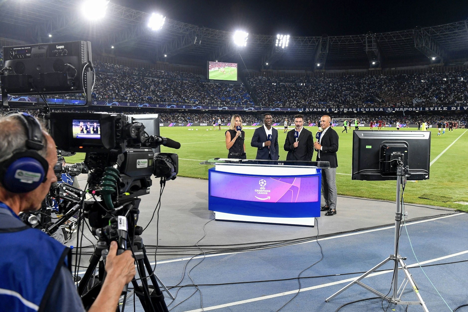 Amazon überträgt schon seit Jahren die Champions League. Ab 2027 wollen auch Apple, Disney+ und Netflix den TV-Markt aufmischen.