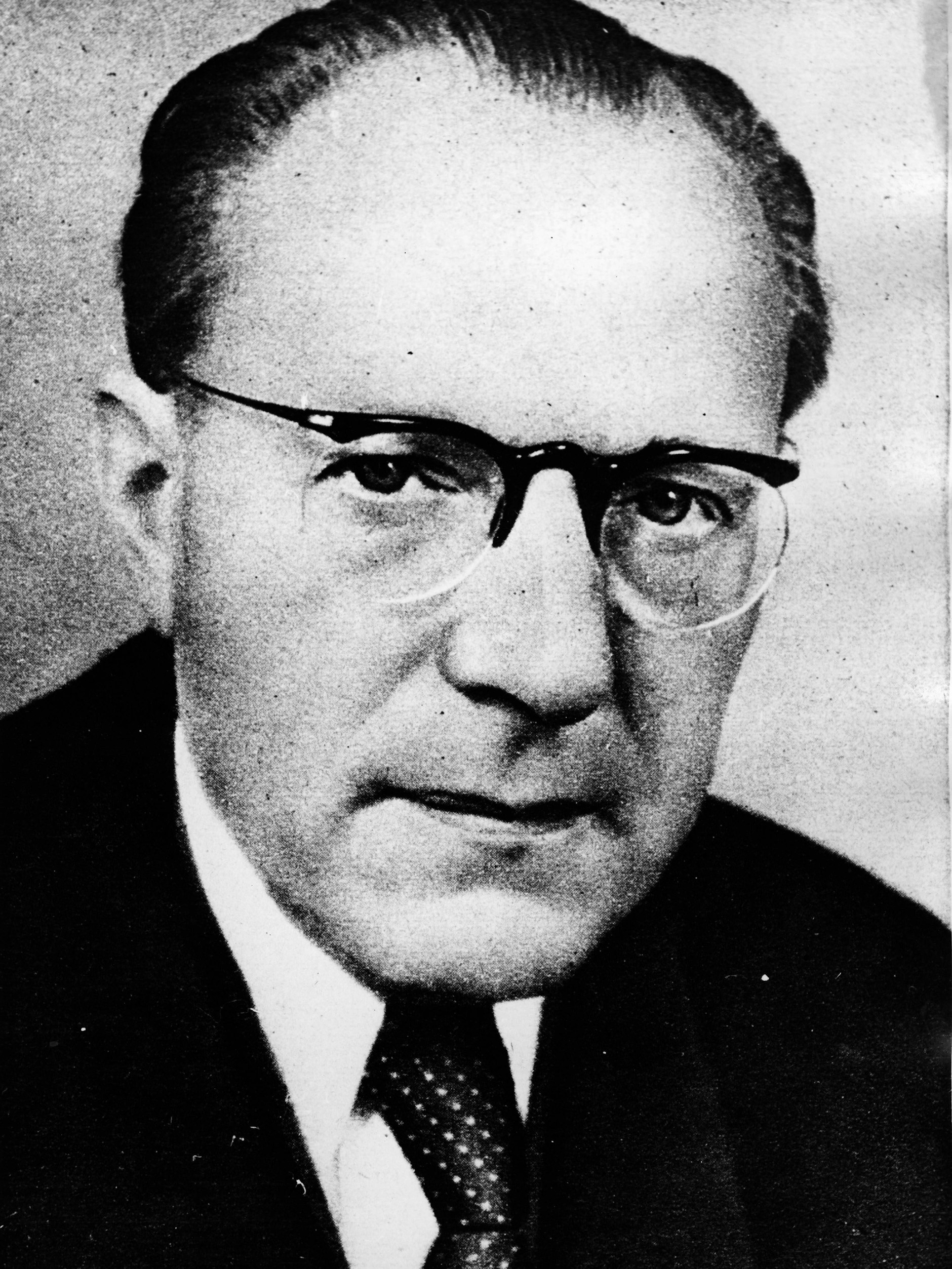 DDR-Ministerpräsident Otto Grotewohl gab den&nbsp;Ministerratsbeschluss auf allen Radiostationen bekannt.