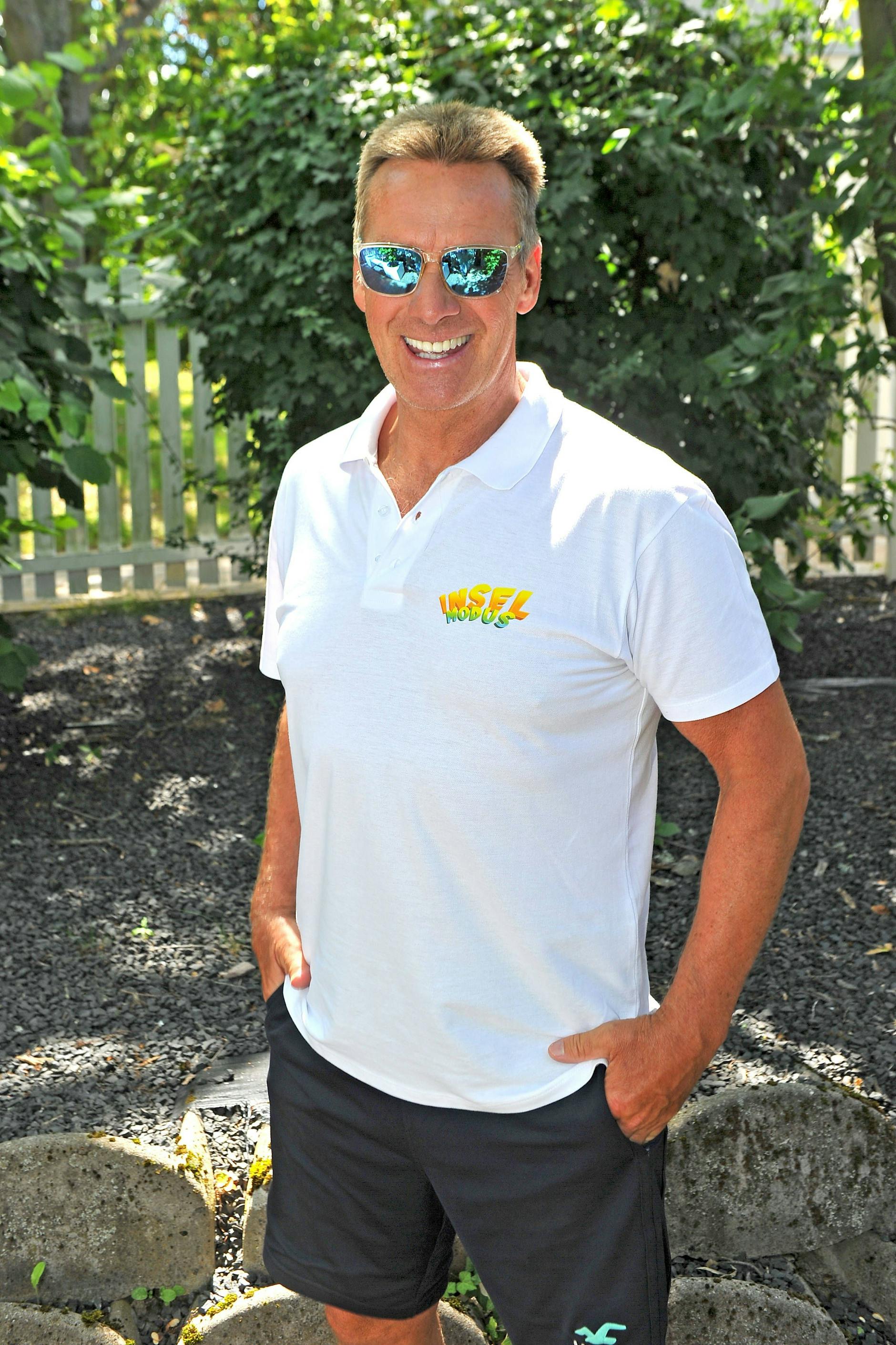 Jürgen Milski macht sich einen großen Spaß daraus, nach Nikola zu suchen.