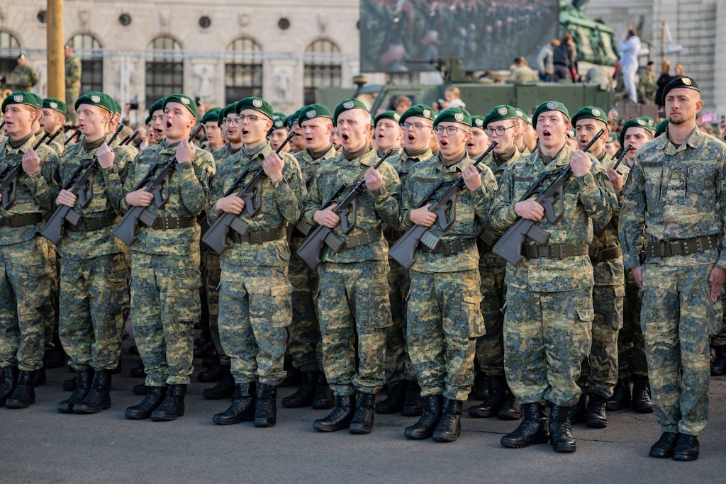 „Österreich soll der Nato beitreten“ – Veit Dengler fordert ein Ende der sicherheitspolitischen Ill…