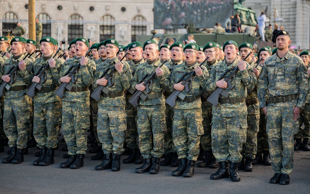 „Österreich soll der Nato beitreten“ – Veit Dengler fordert ein Ende der sicherheitspolitischen Illusion