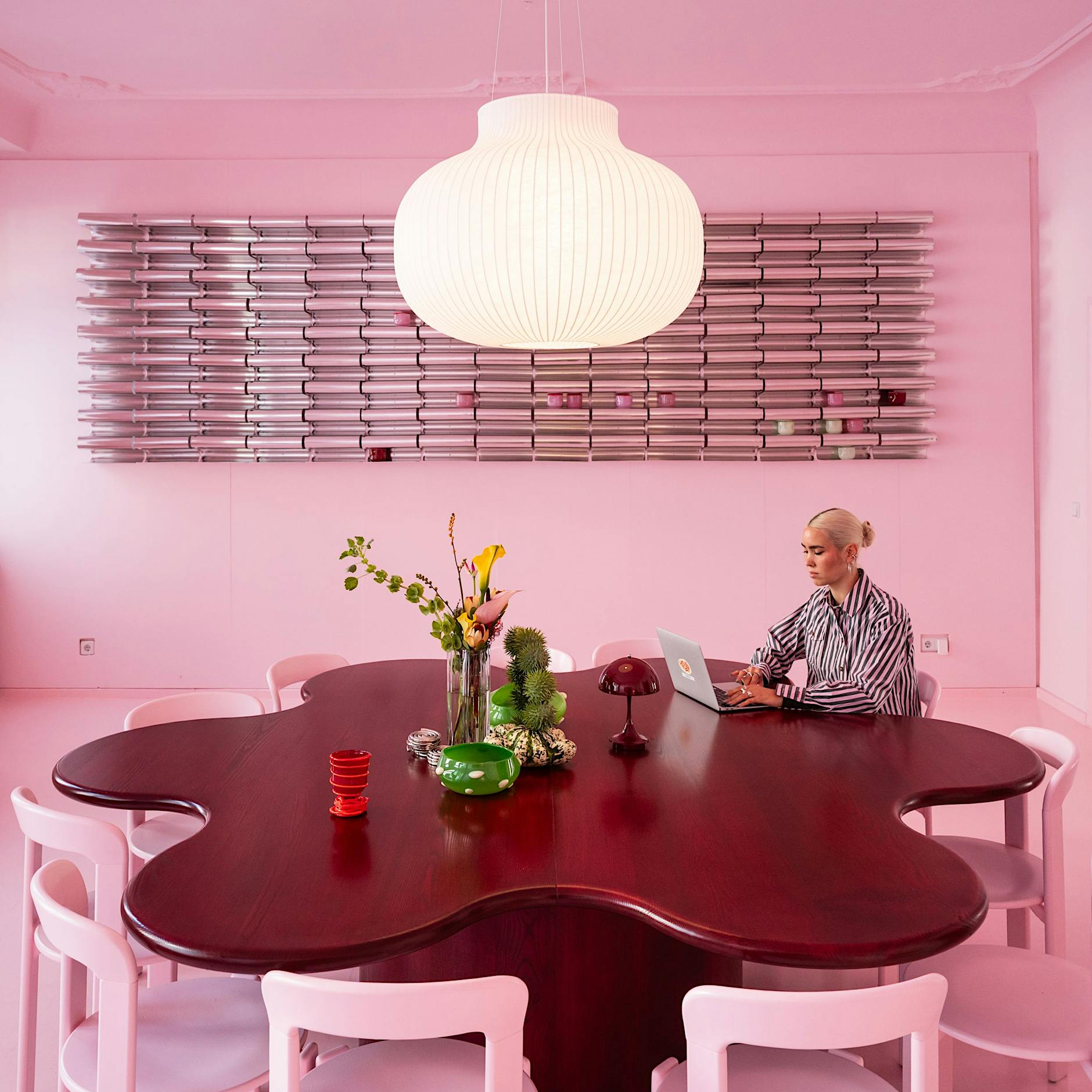 Pastellrosa im grauen Wedding: Das Label Haus of Hart plädiert für Mut zur Farbe