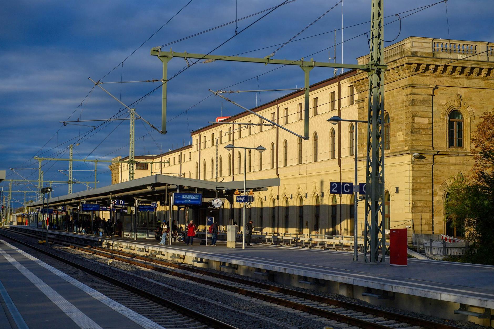 Sandstein since 1873: Der Magdeburger Hauptbahnhof ist einem italienischen Palazzo nachempfunden.