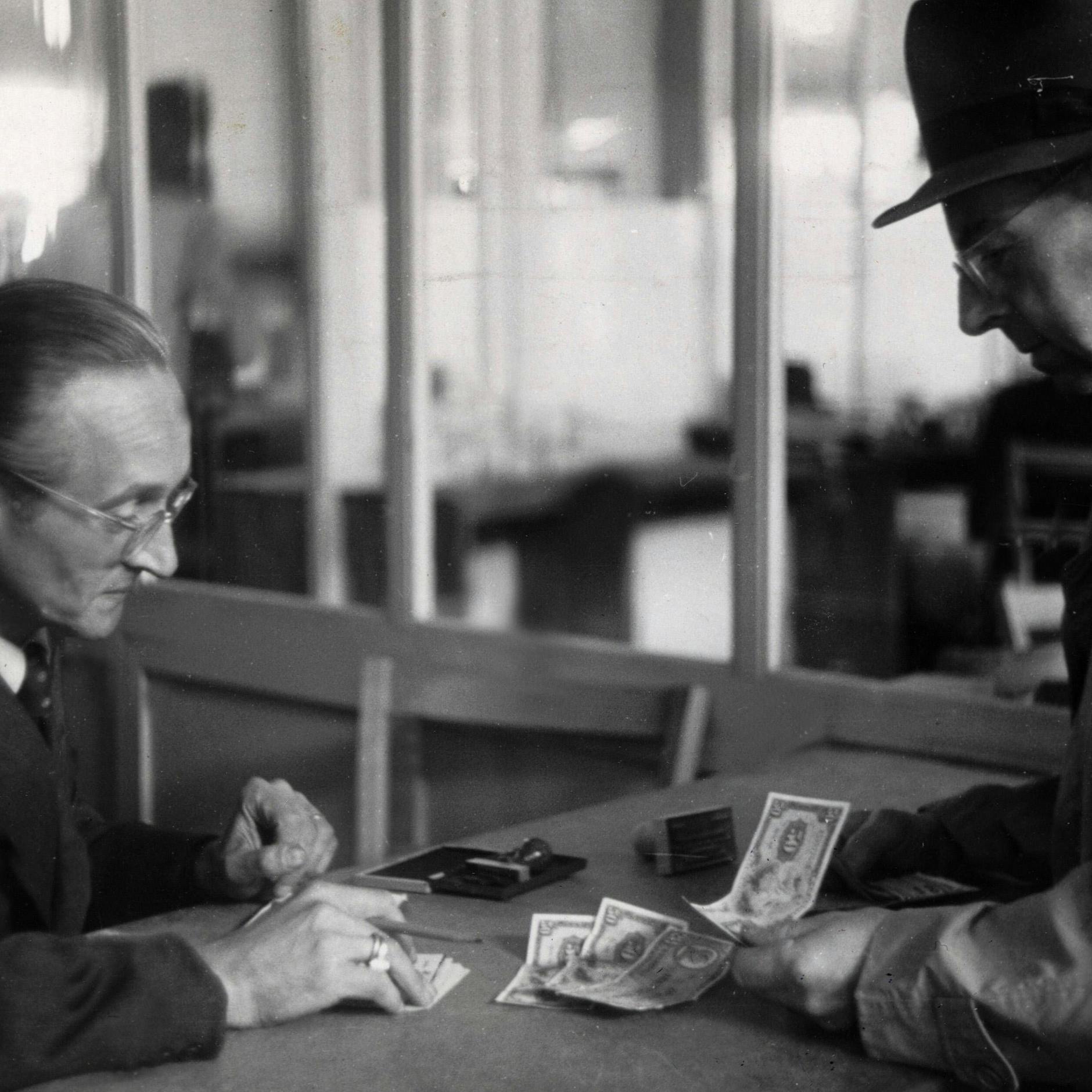 Image - Die „Aktion Blitz“ und ihre Folgen: Wie Privatbetriebe durch den DDR-Bargeldumtausch ihre Freiheit verloren