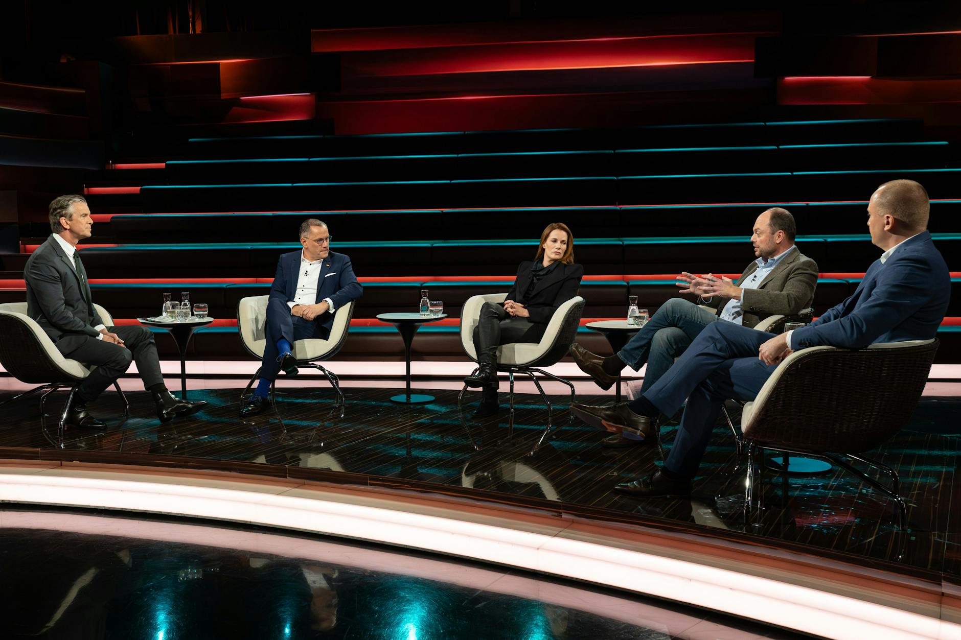 Markus Lanz mit seinen Gesprächsgästen Tino Chrupalla, Florence Gaub, Wladimir Kara-Mursa und Justus Bender (v.l.)