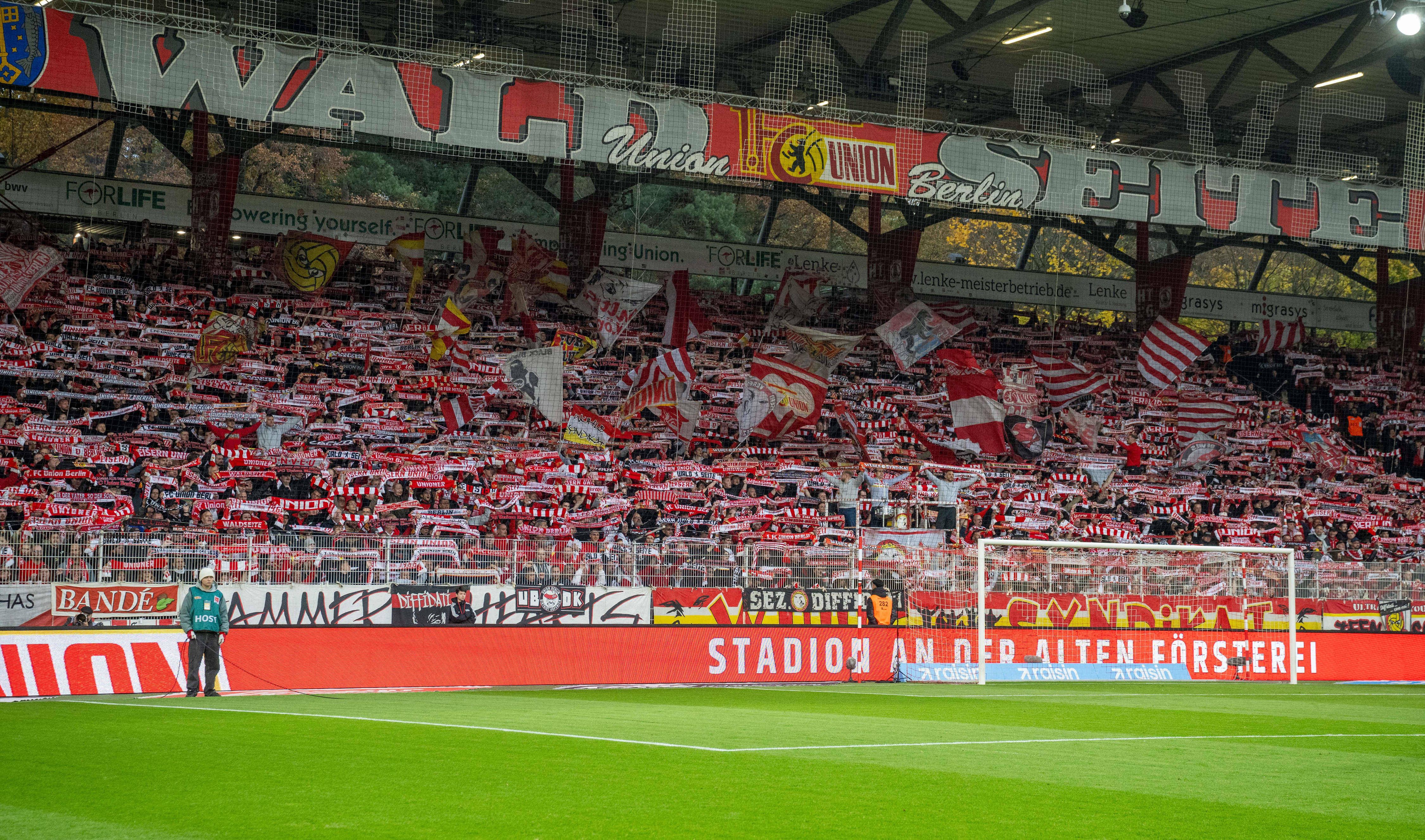 Falsches Rot im Stadion? Union-Fans fordern eisernen Dresscode