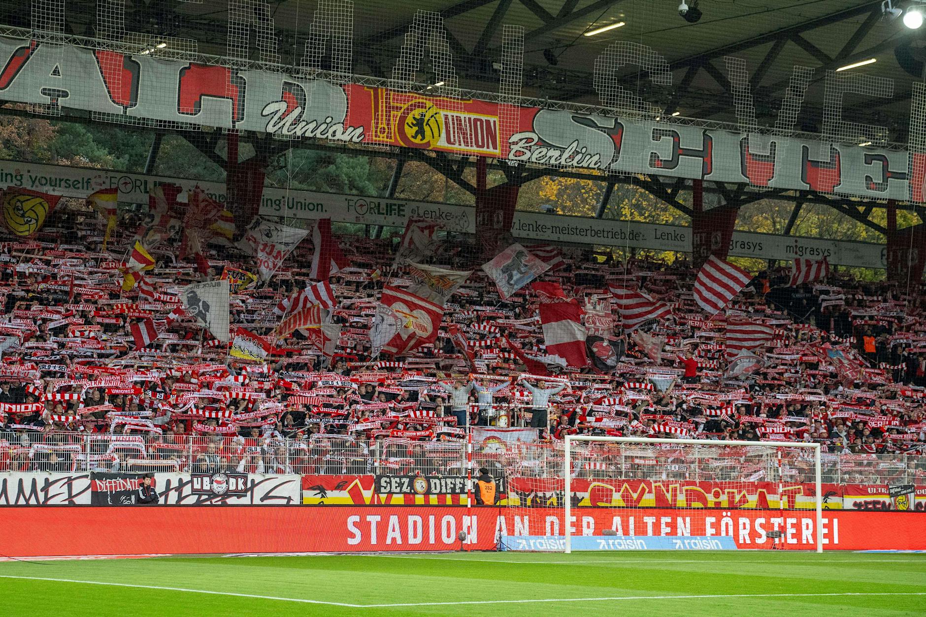 Falsches Rot im Stadion? Union-Fans fordern eisernen Dresscode