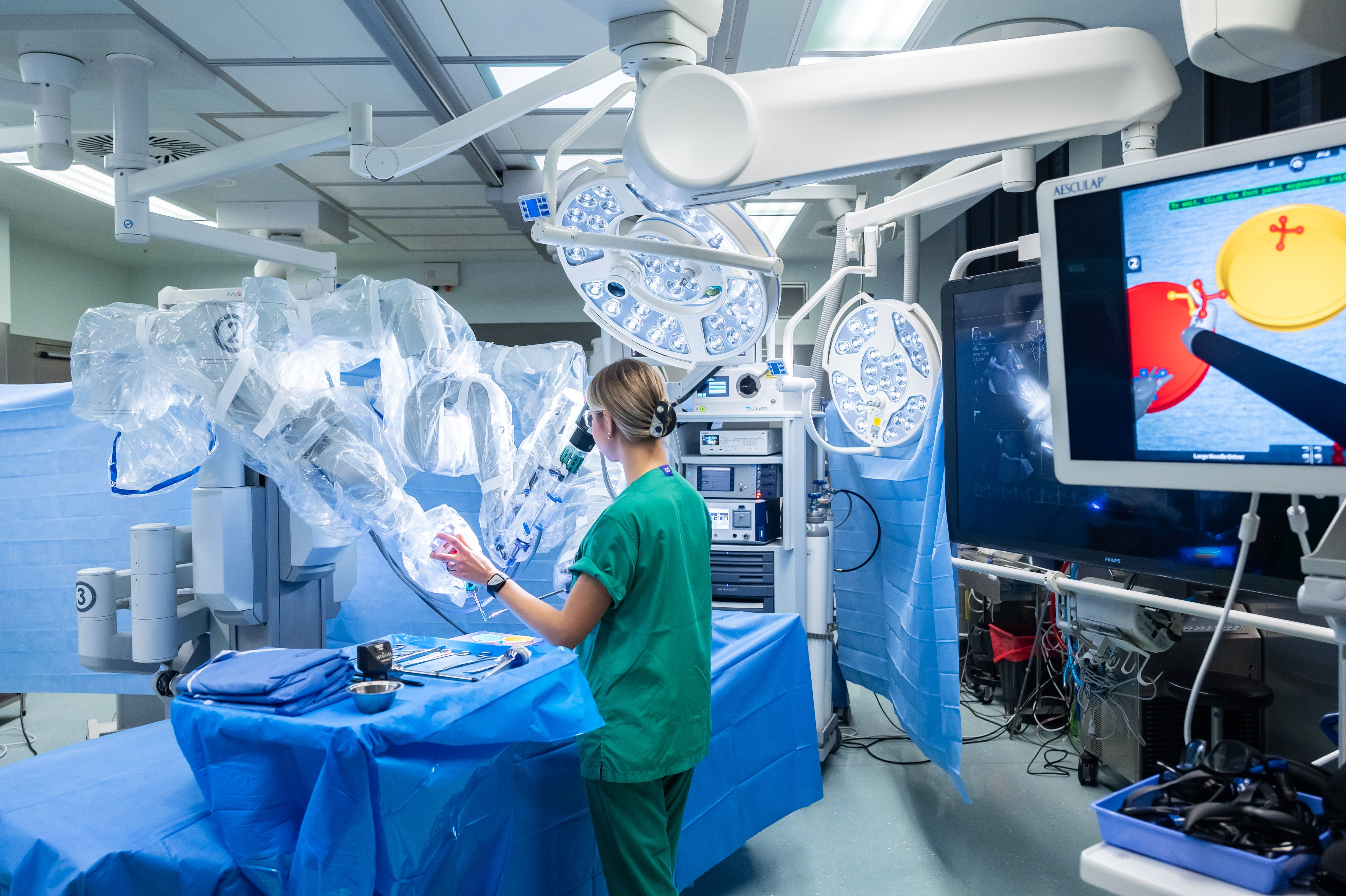 Berlin: Charité operiert Herzklappen jetzt mit Roboter