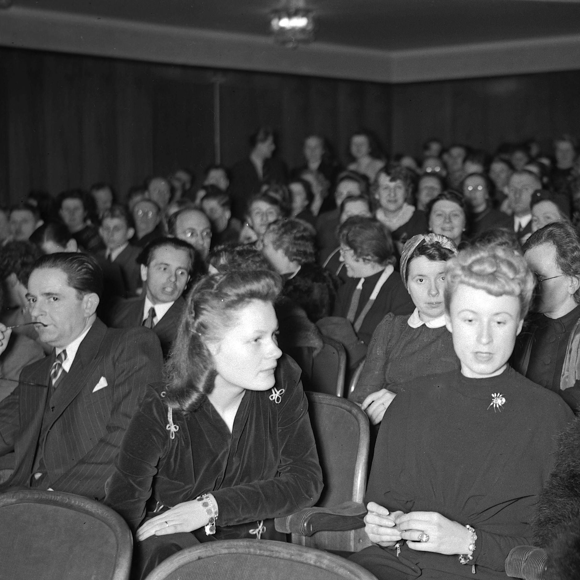 Das fliegende Auge: Kriegsheld trifft Krankenschwester: Warum man sich schlechte Nazi-Filme ansehen sollte