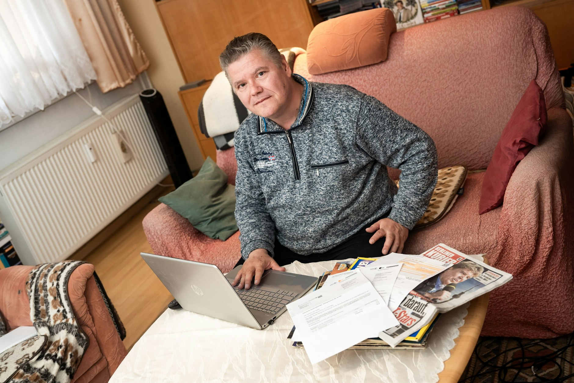 Heiko Sander im Gebührenkampf mit ARD und ZDF: 236,32 Euro soll er nun an ARD und ZDF zahlen. Gegen die Festlegungsbescheide legte der Cottbuser Widerspruch ein.