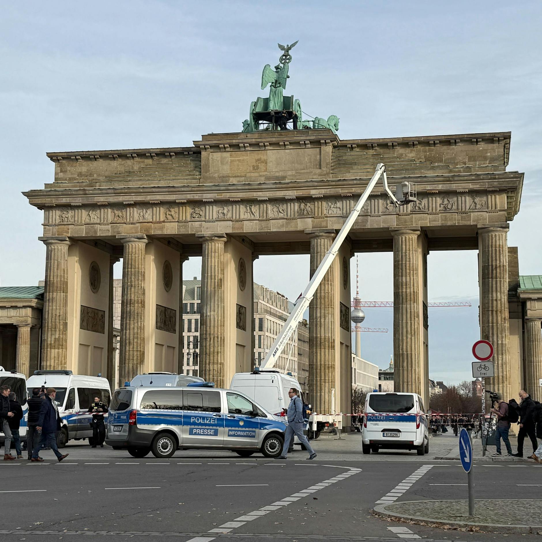 Image - Brandenburger Tor erneut besetzt: Wieder einmal war die Polizei zu langsam