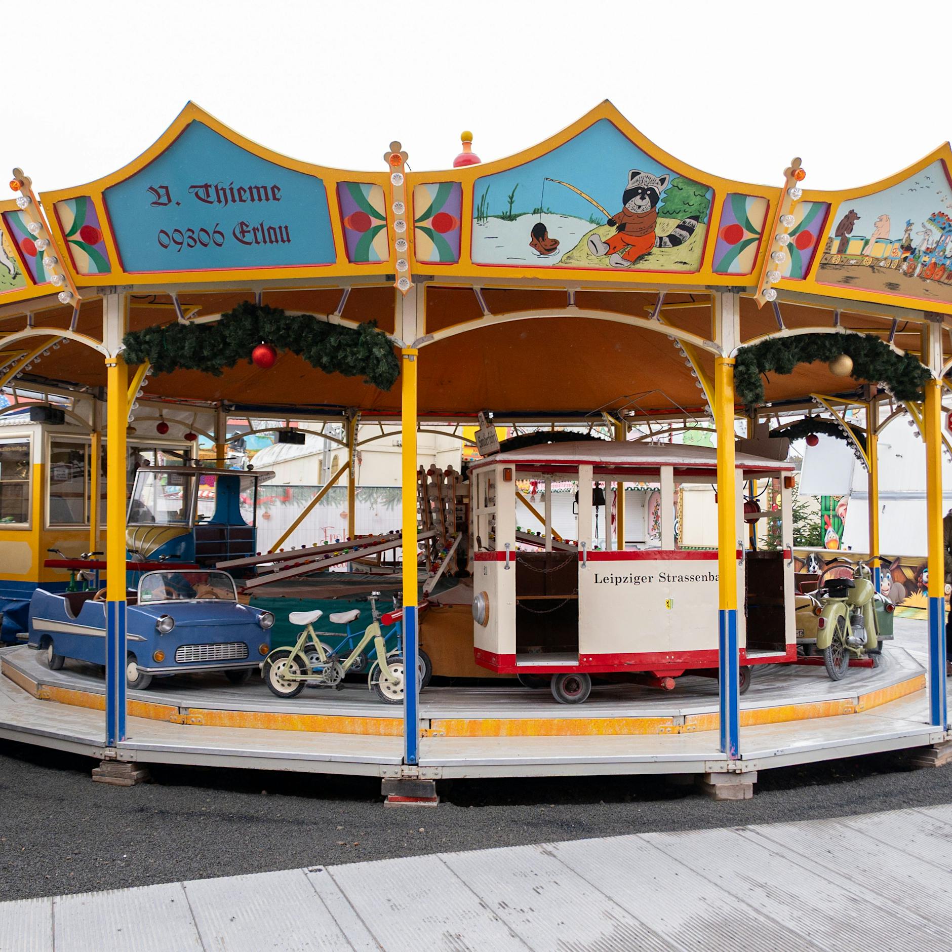 Das alte Karussell aus der DDR schaukelt mich zurück in die Kindheit