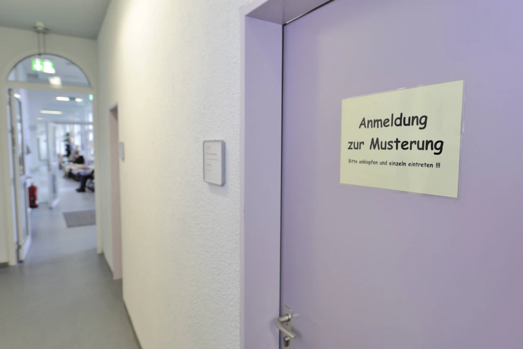 Künftig werden junge Männer wieder beim Kreiswehrersatzamt gemustert.