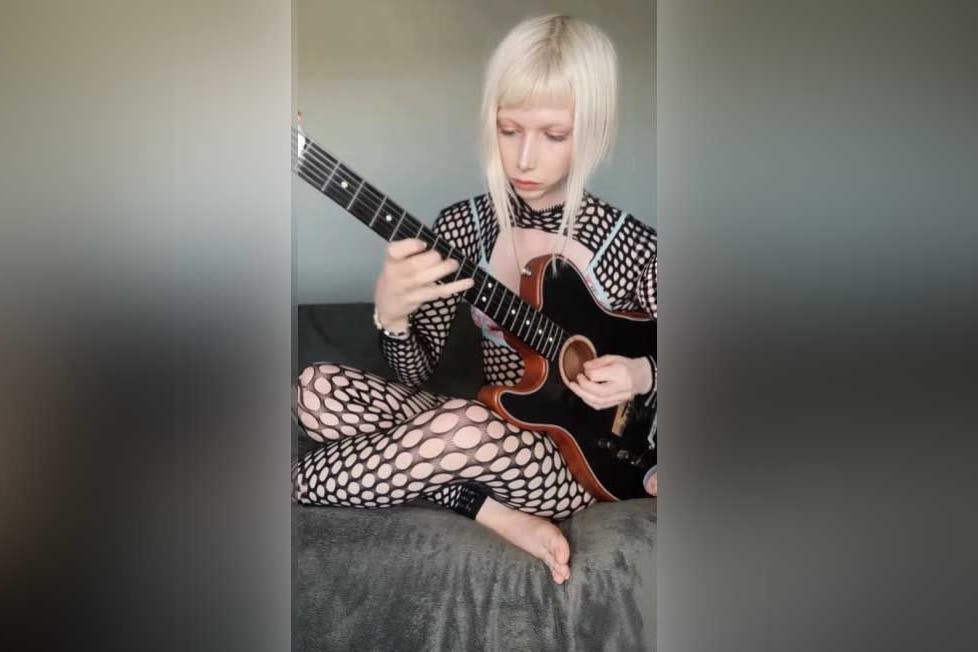 Virtuosin auf der Gitarre: Danielle „Dani“ Sophia