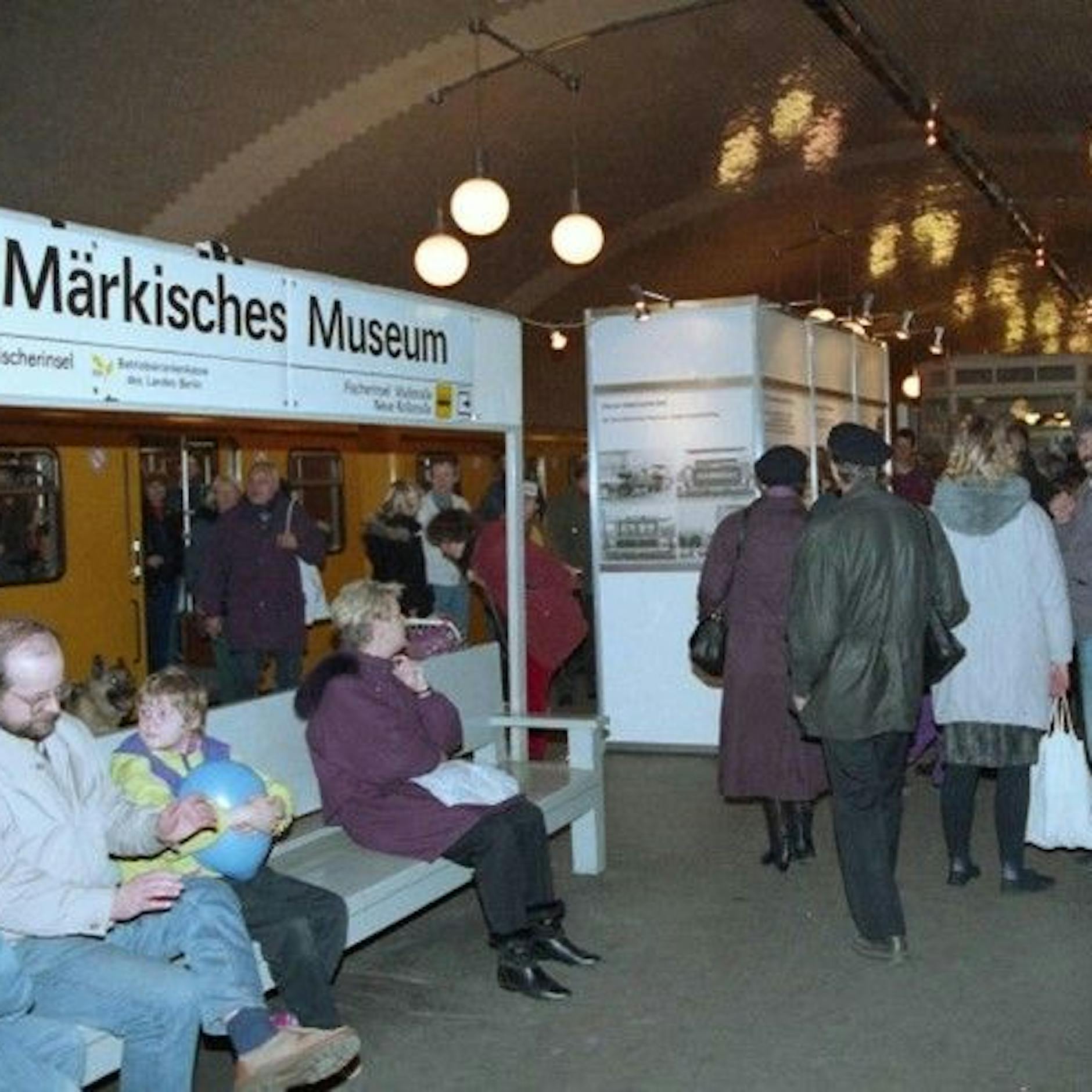 Linie U2: Als die Hauptschlagader der Stadt wieder Leben durch Berlin pumpte