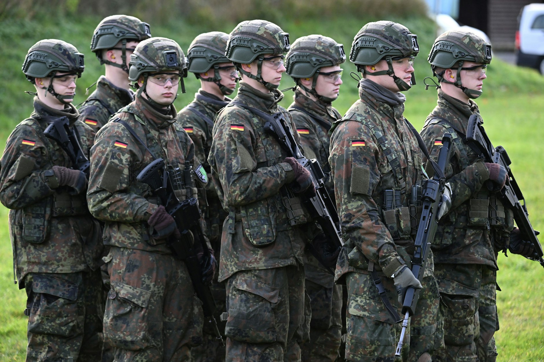 Rekruten bei der Schießausbildung im Rahmen eines Medientages zur Basisausbildung bei der Bundeswehr im Aufklärungsbataillon 7.