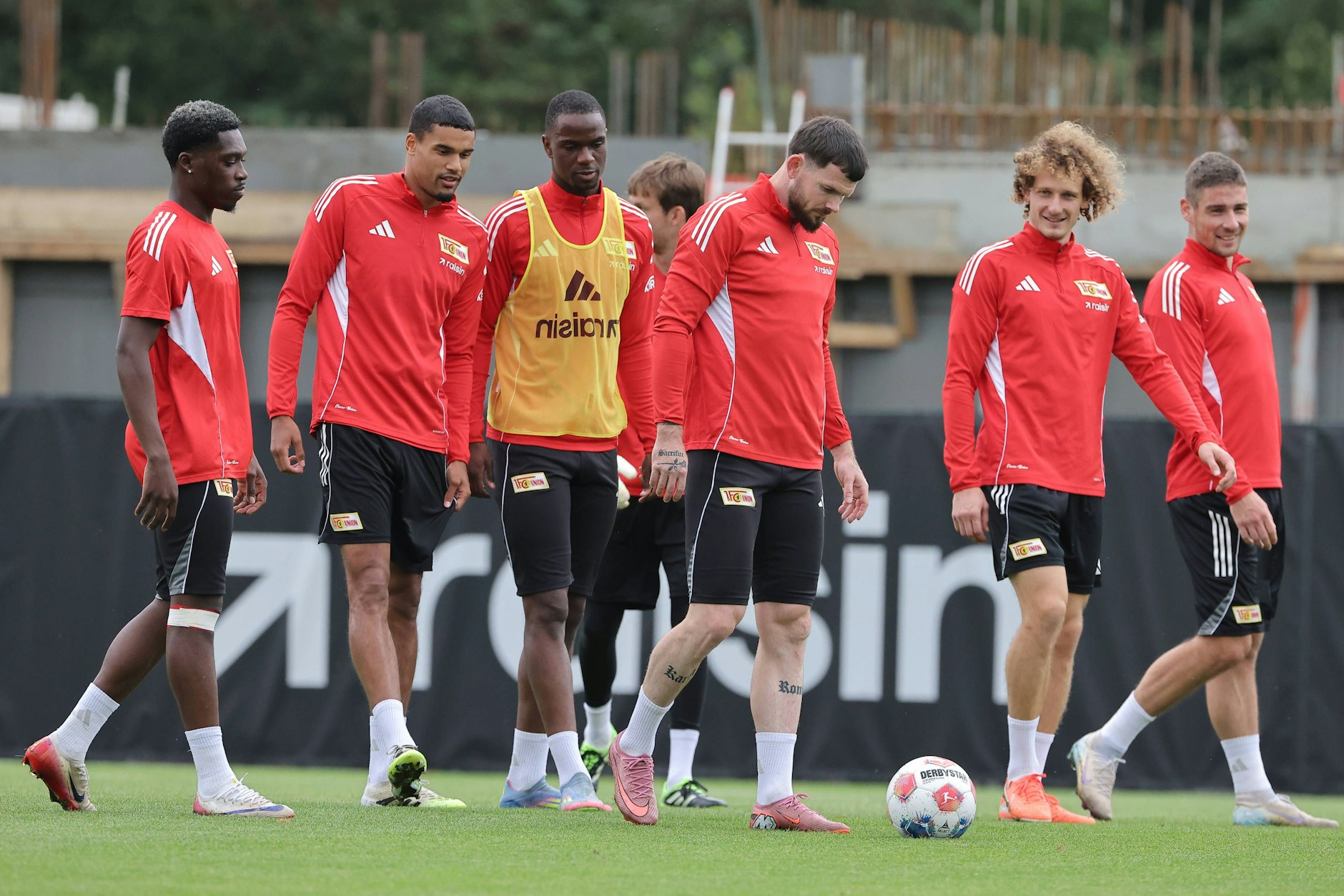 Derrick Köhn (l.) und Ilyas Ansah (M.) könnten schon bald nicht nur gemeinsam für den 1. FC Union spielen, sondern auch für Ghana.