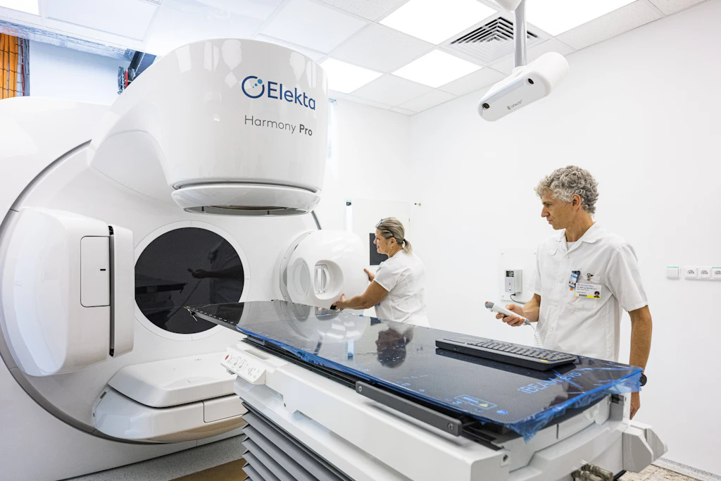 Bestrahlungsgerät zur Krebsbehandlung in einer Klinik