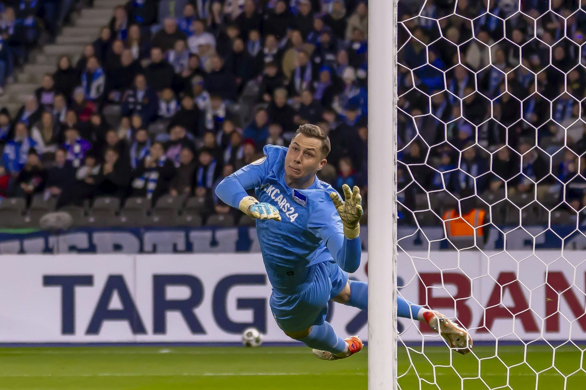 Hertha-Torwart Tjark Ernst ist momentan der beste Keeper der Zweiten Liga. Das weckt Interesse bei den Bundesliga-Klubs.