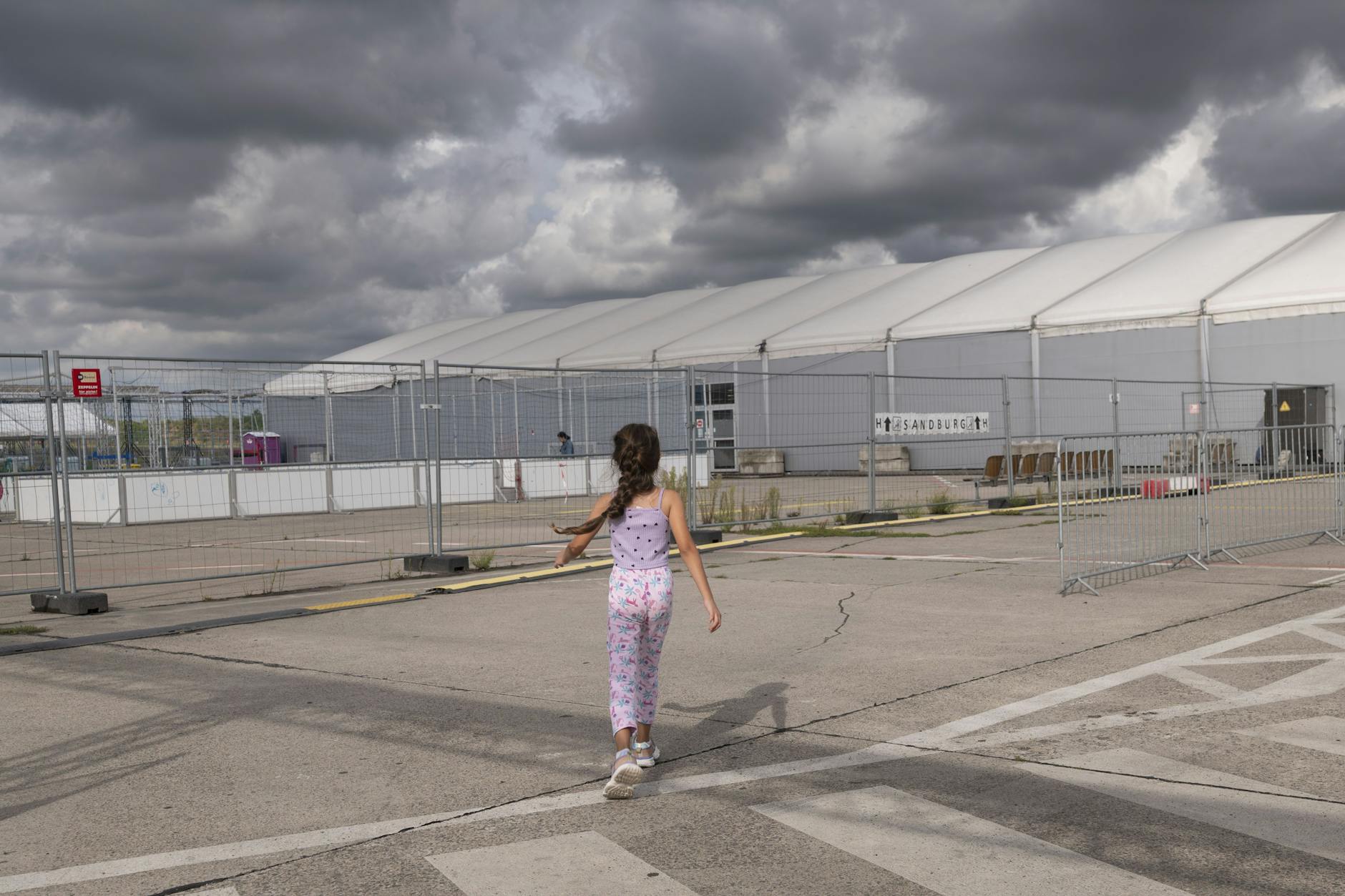 Am früheren Flughafen Tegel soll ein Ankunftszentrum für Flüchtlinge nach EU-Standard entstehen.